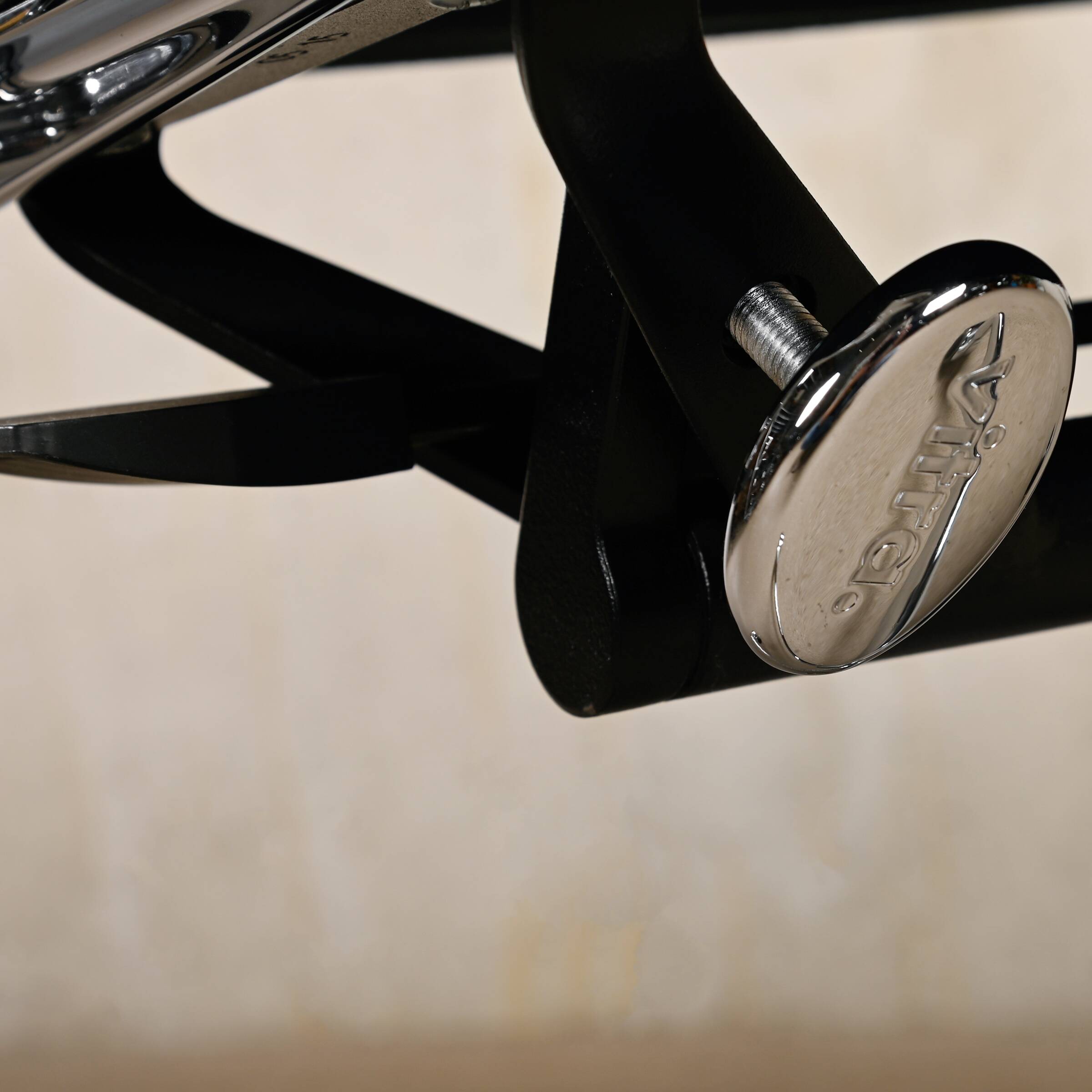 Charles & Ray Eames EA217 Office Chair in Chrome and Black leather, Vitra