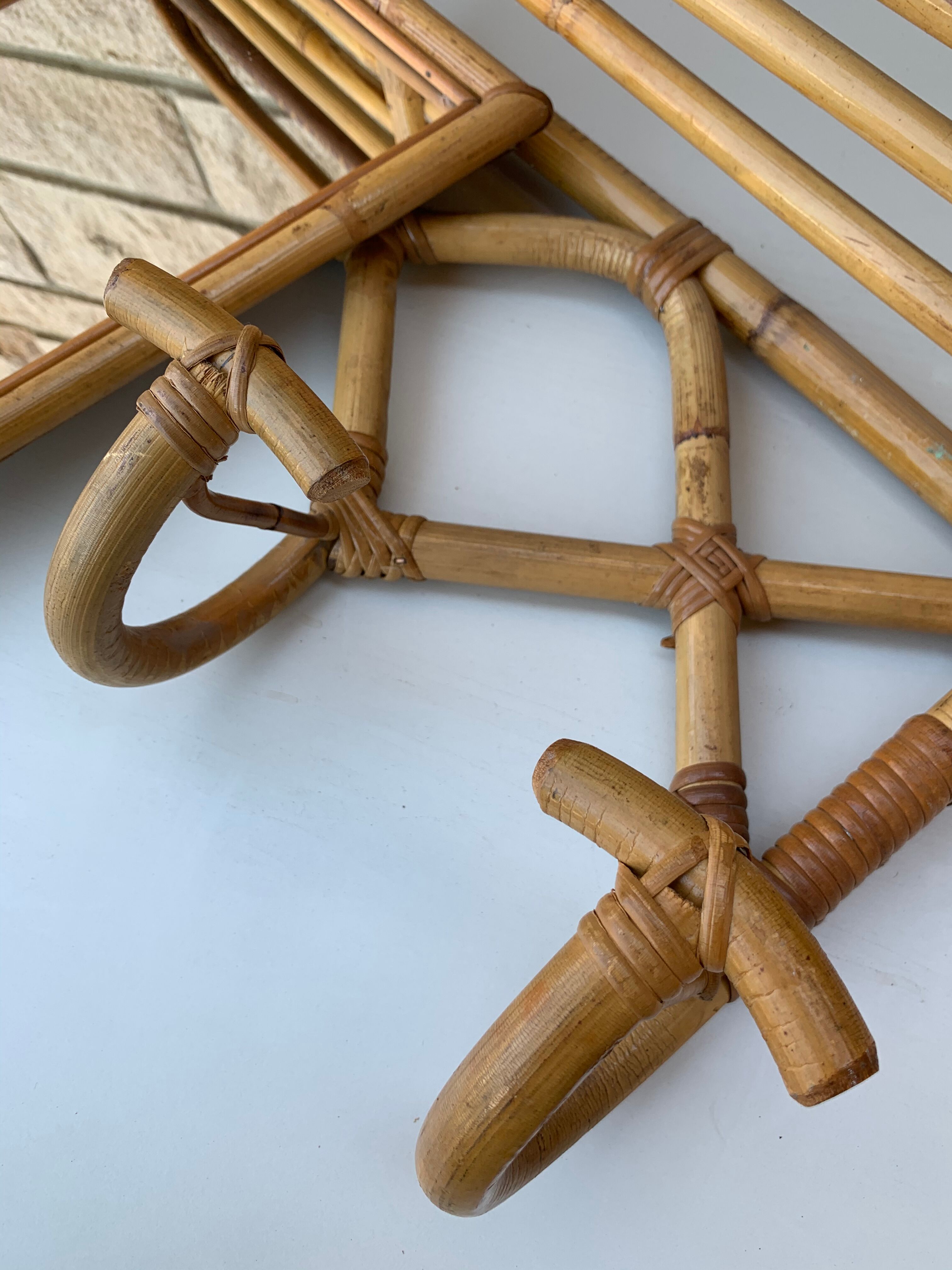 Porte manteau osier vintage avec miroirn années 60