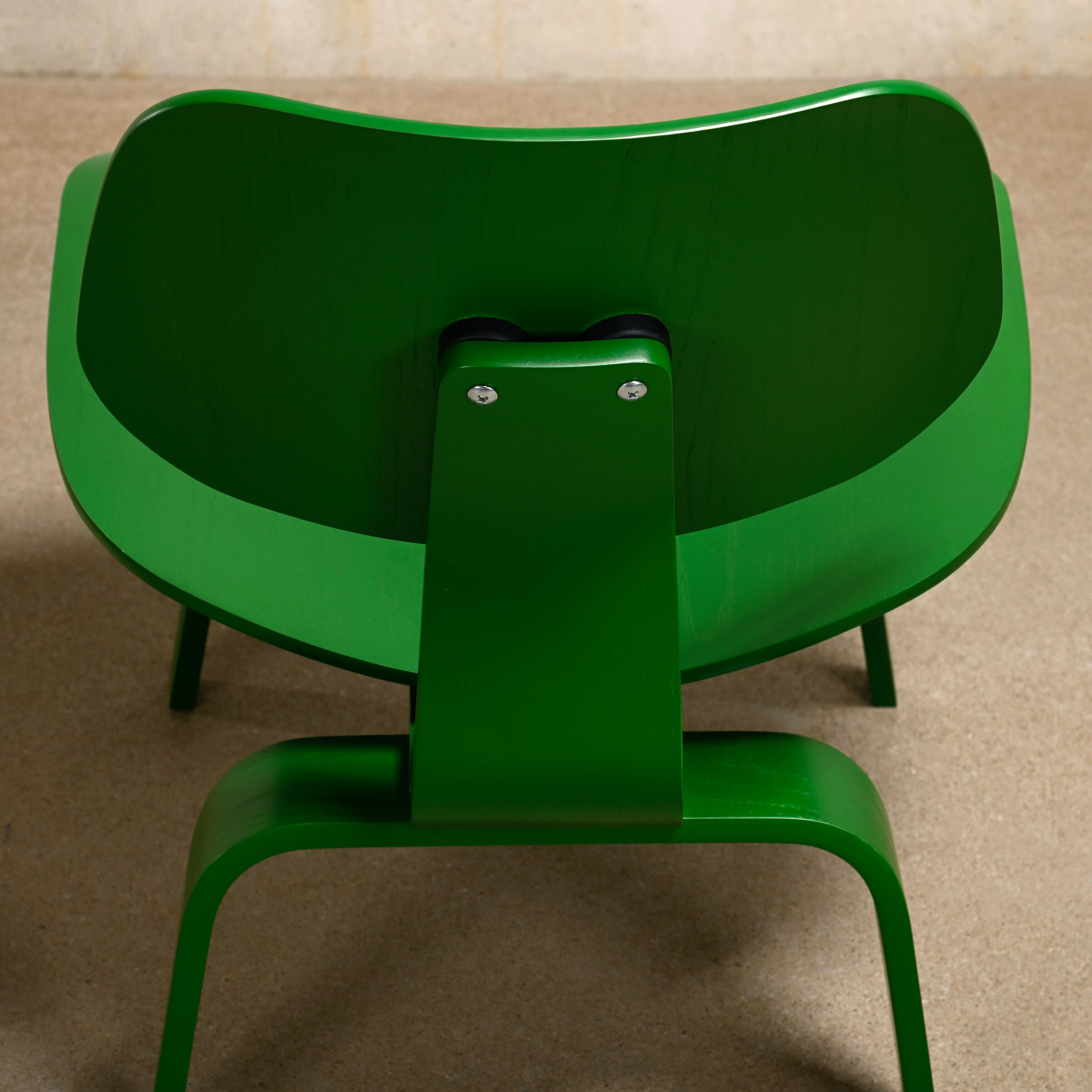 Chauffeuse Charles & Ray Eames LCW HAY collection pour Herman Miller