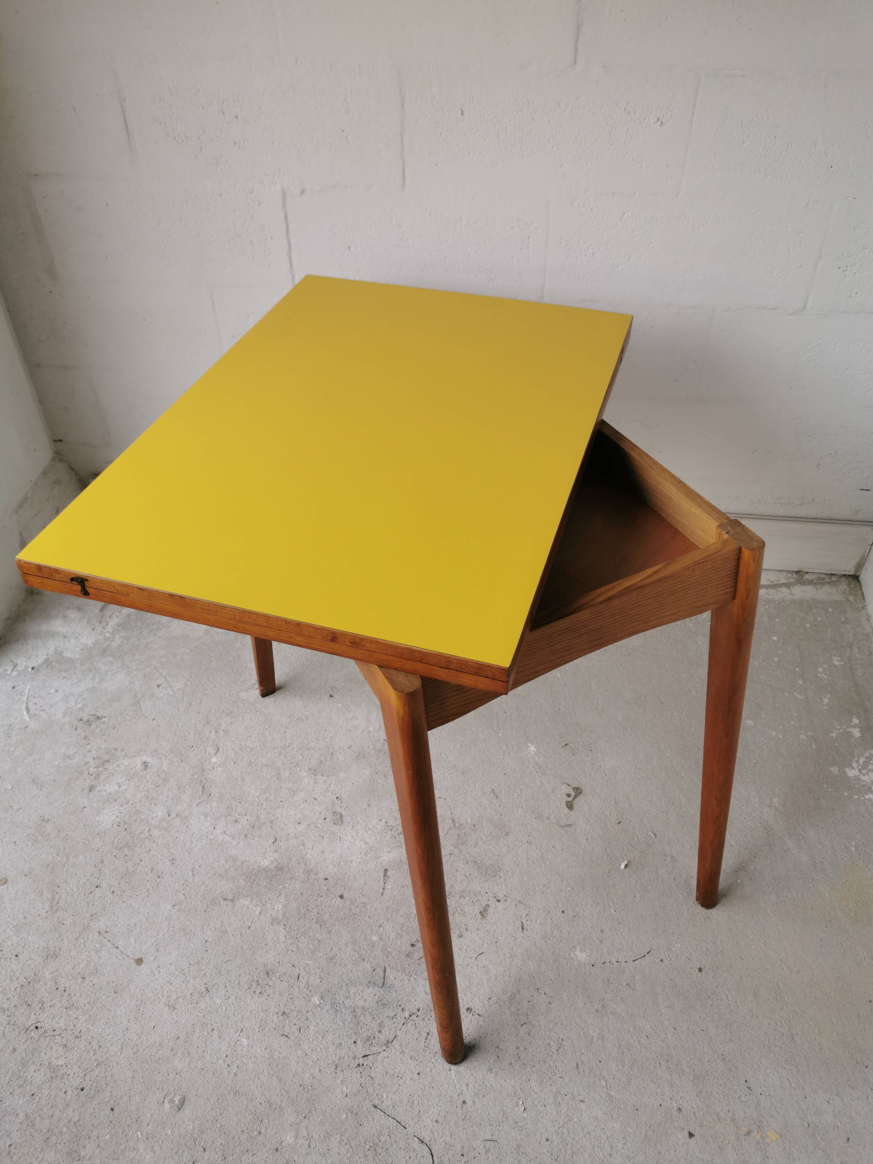 Vintage table with system