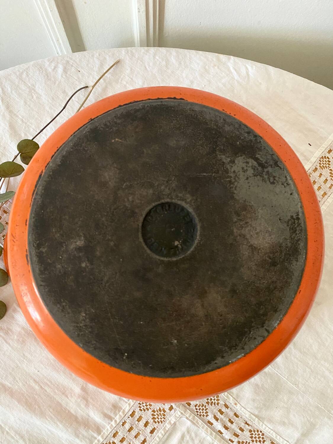Le Creuset casserole dish in round enameled cast iron 26cm 4 L vintage orange