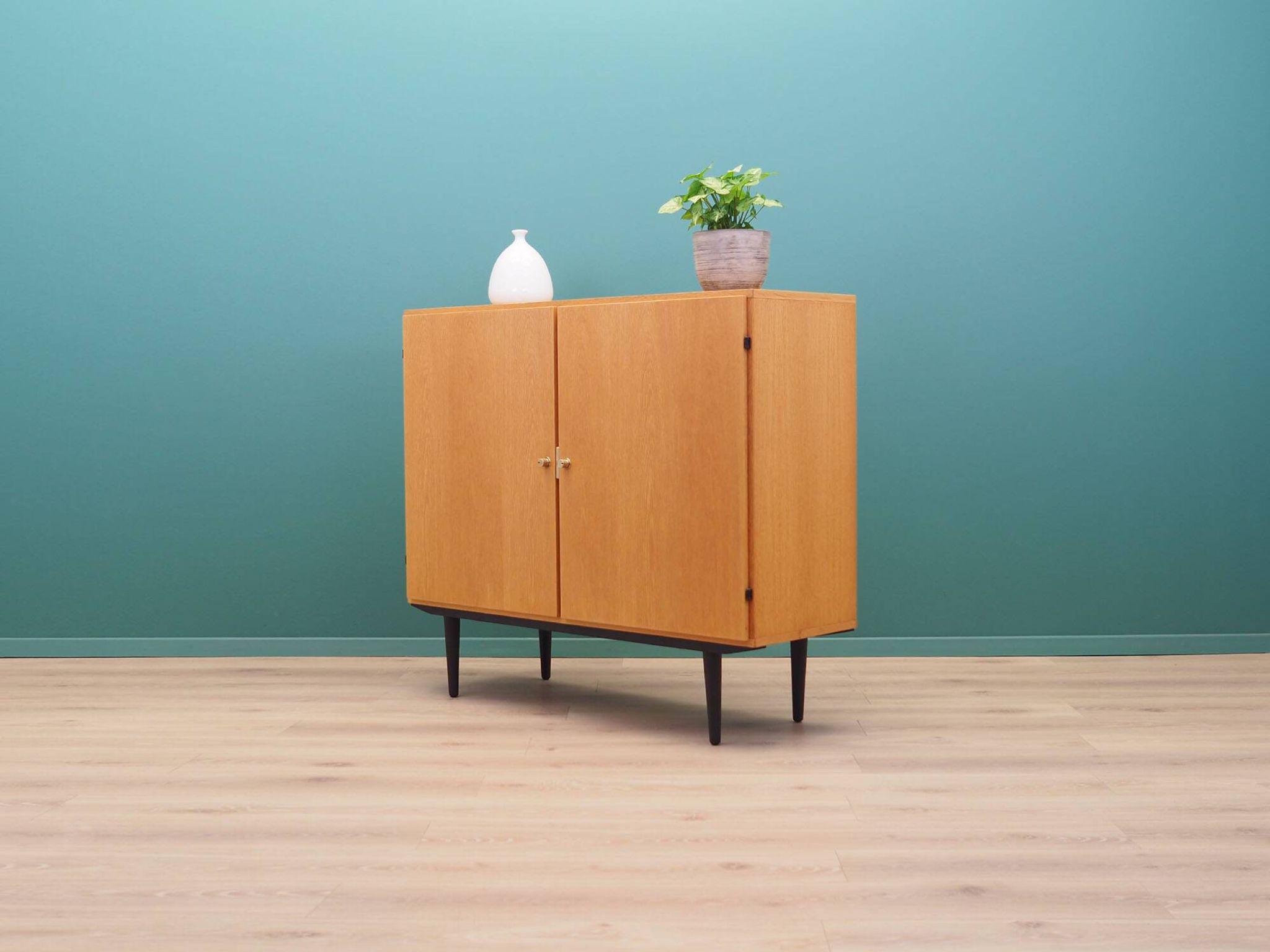 Meuble en frêne, design danois, années 1970, production : Danemark