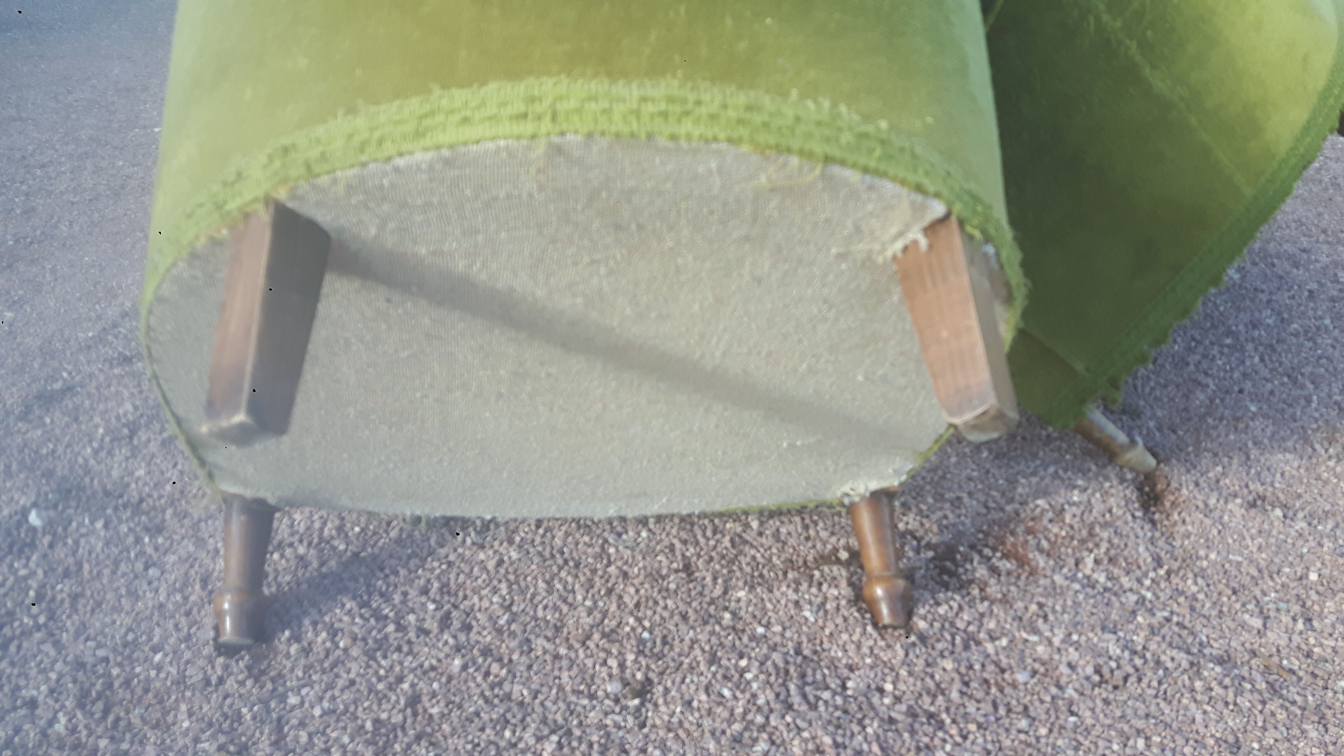 Toad green velvet lounge