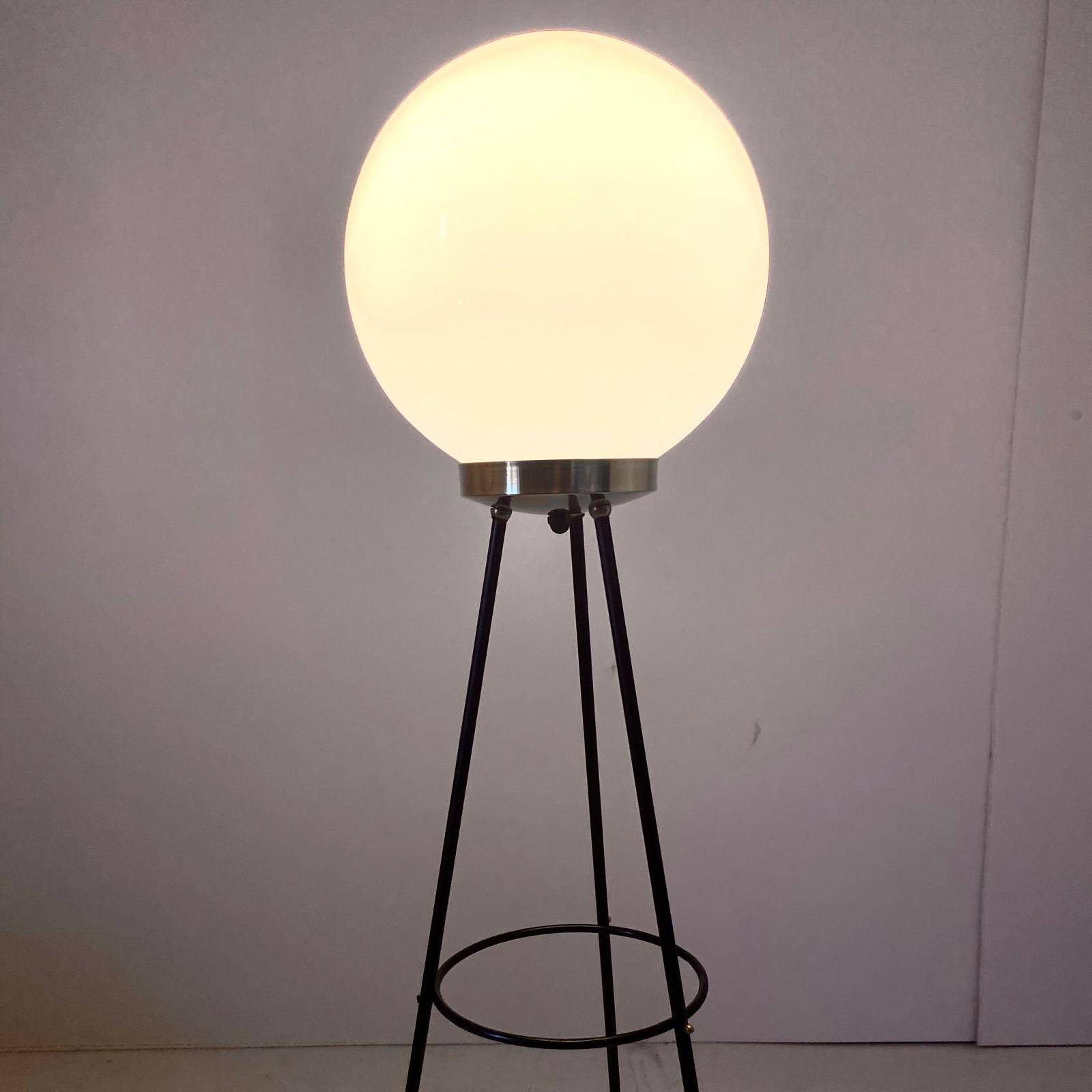 Vintage Stilnovo Floor Lamp, Opaline Glass & Iron, Italy 1950s