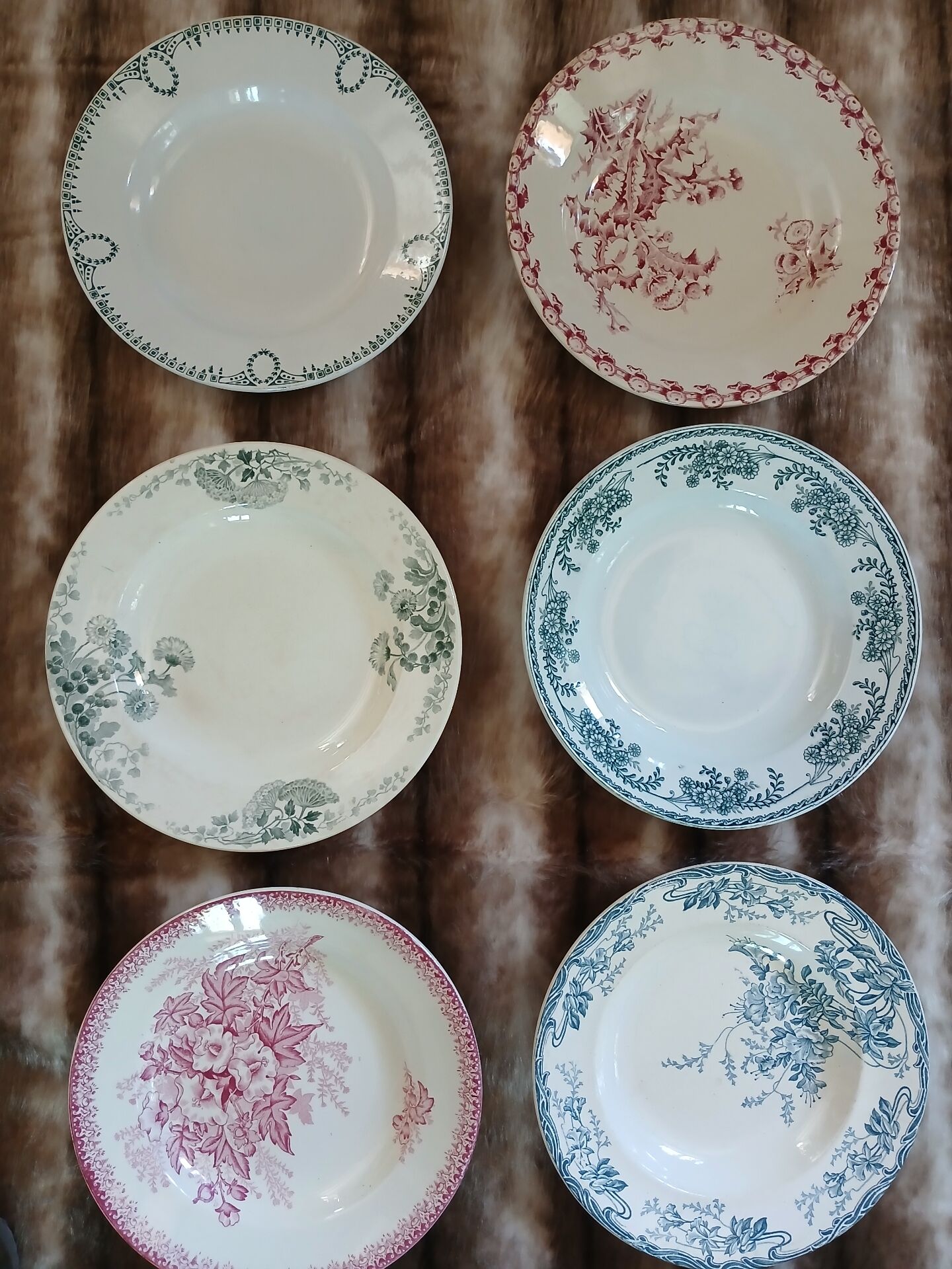 9 assiettes creuses anciennes dépareillées 
