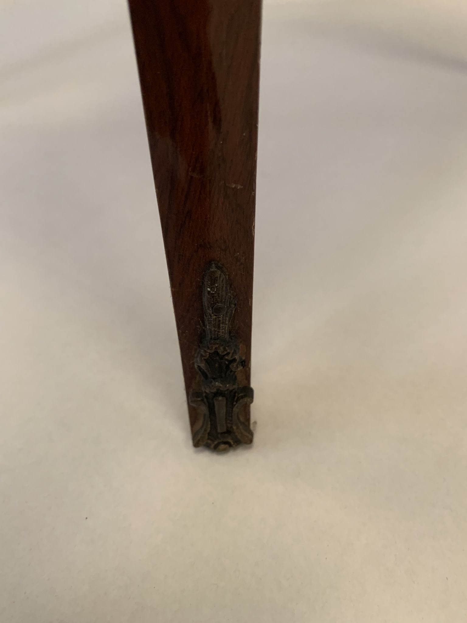 Round pedestal table Louis XV style veneer of rosewood XX century