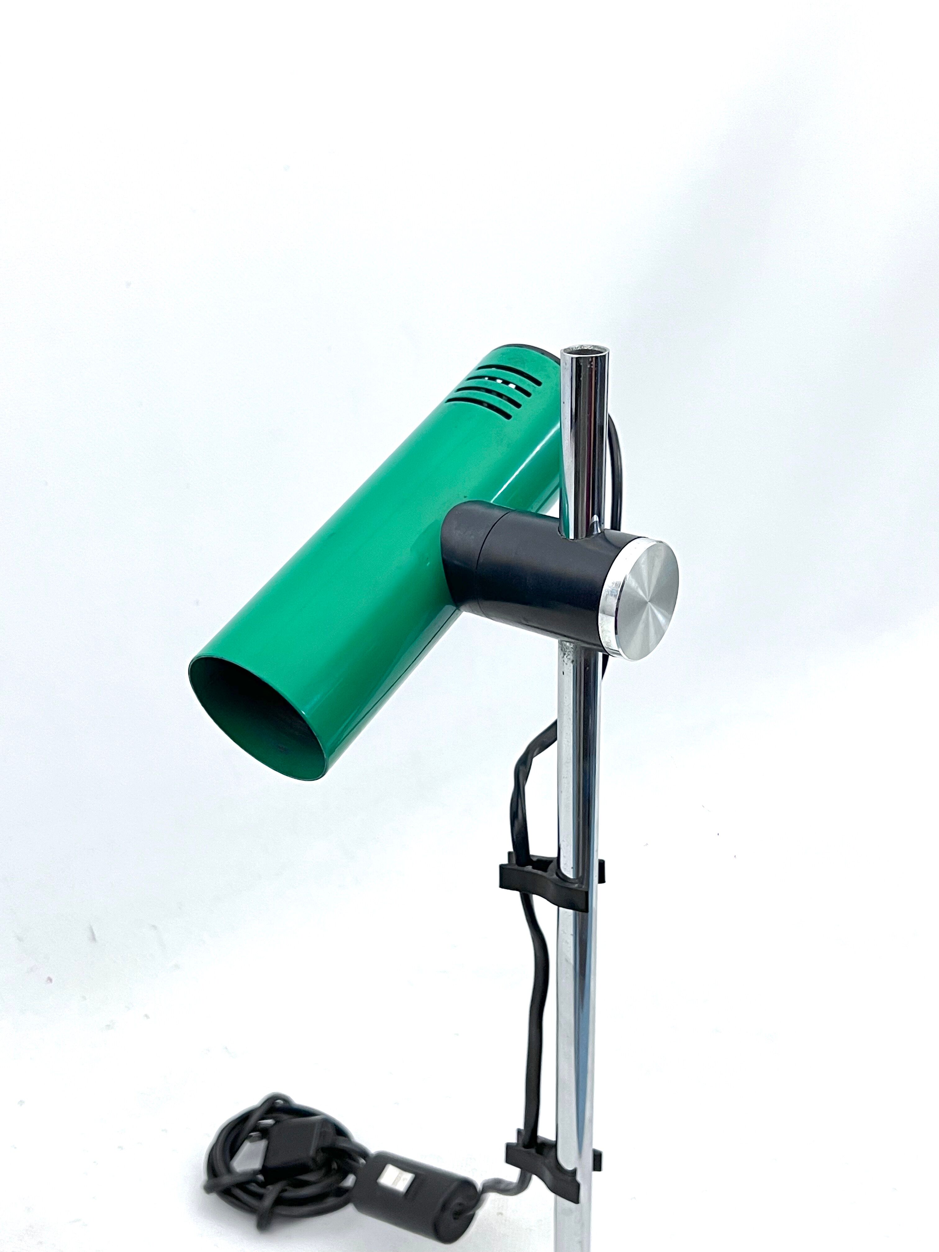 Reggiani, vintage chrome and green lacquer adjustable table lamp. Italy 1970s