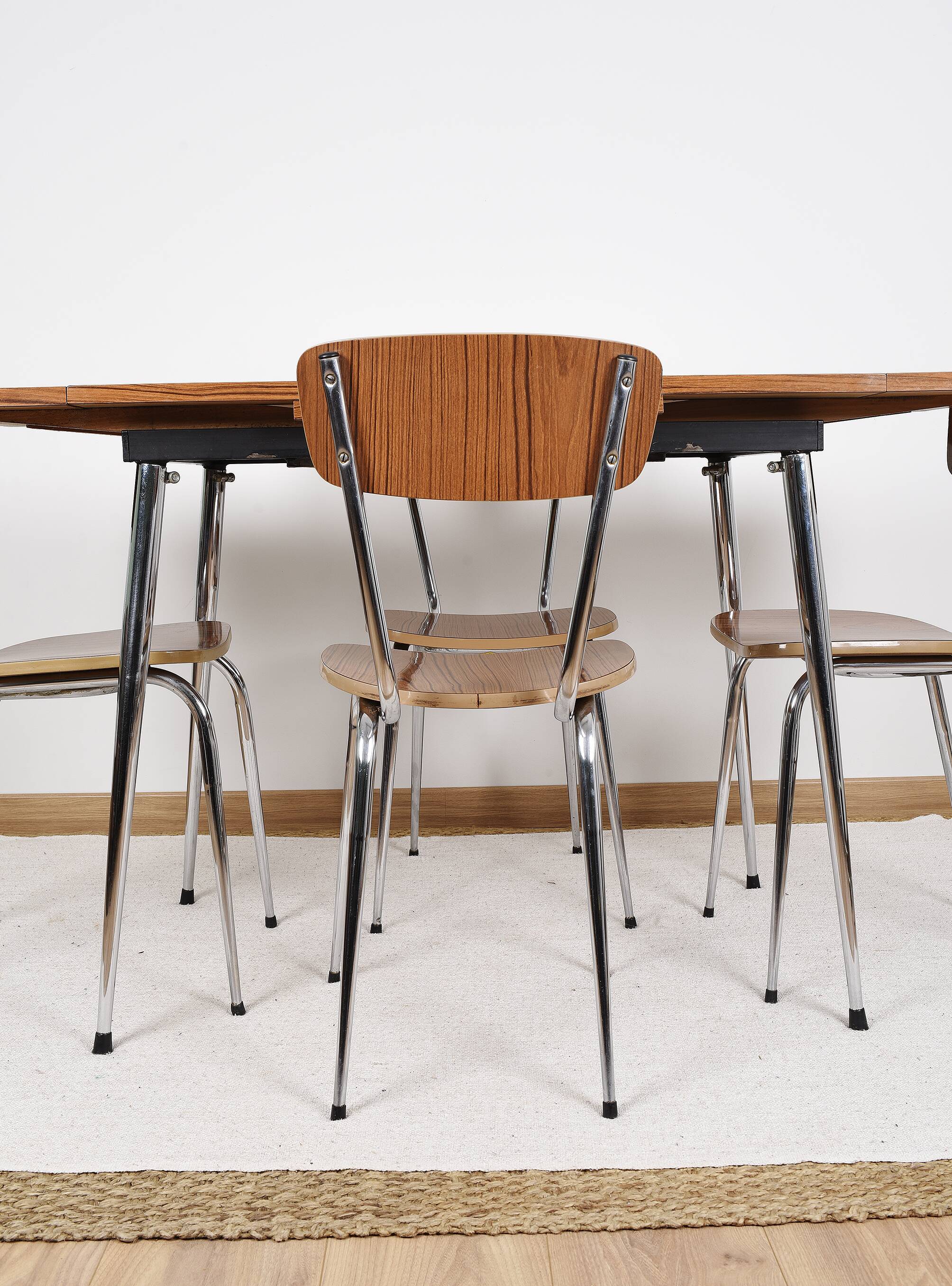 Formica extending table with 4 chairs, set, vintage from the 70s.