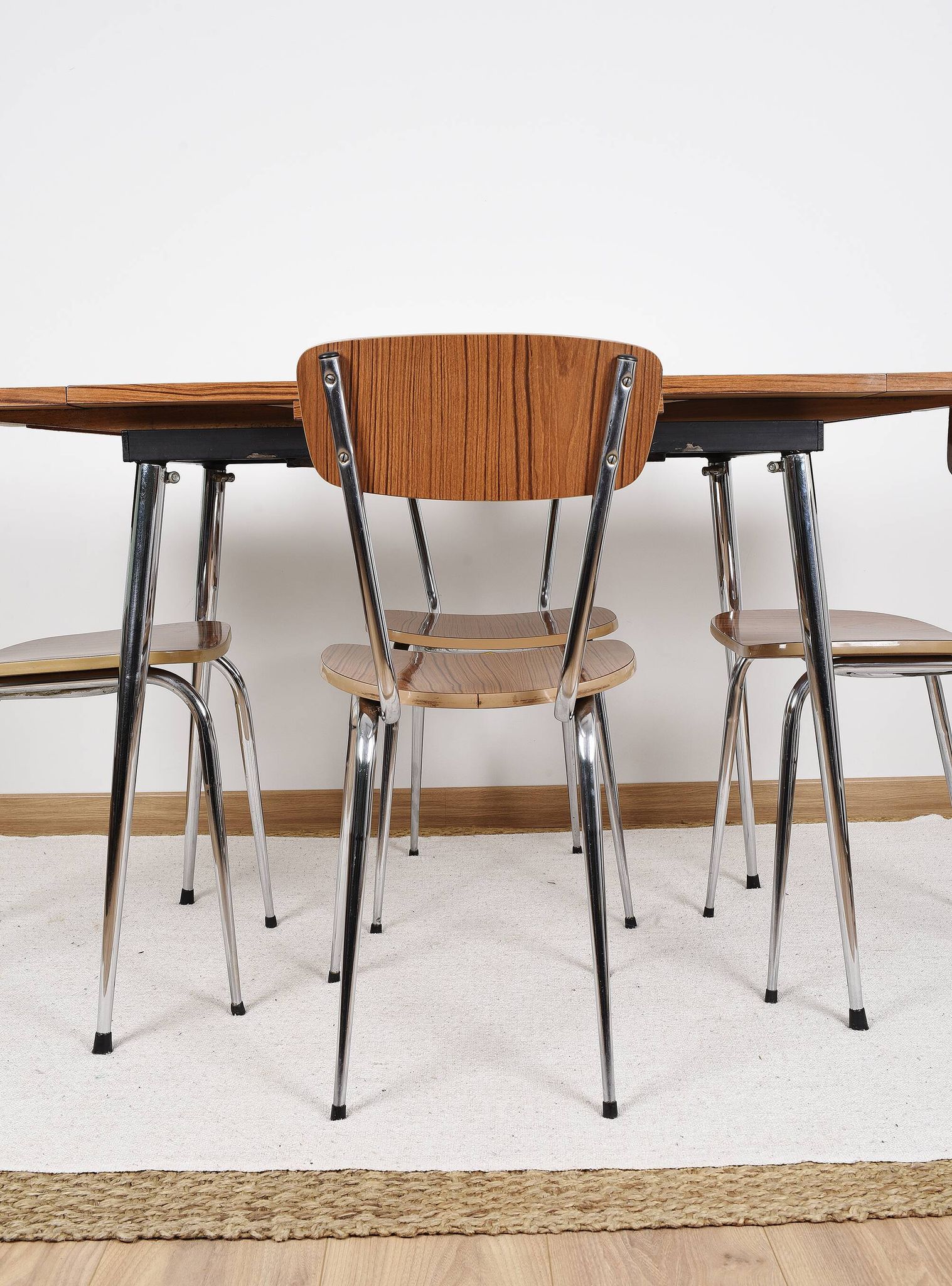 Formica extending table with 4 chairs, set, vintage from the 70s.