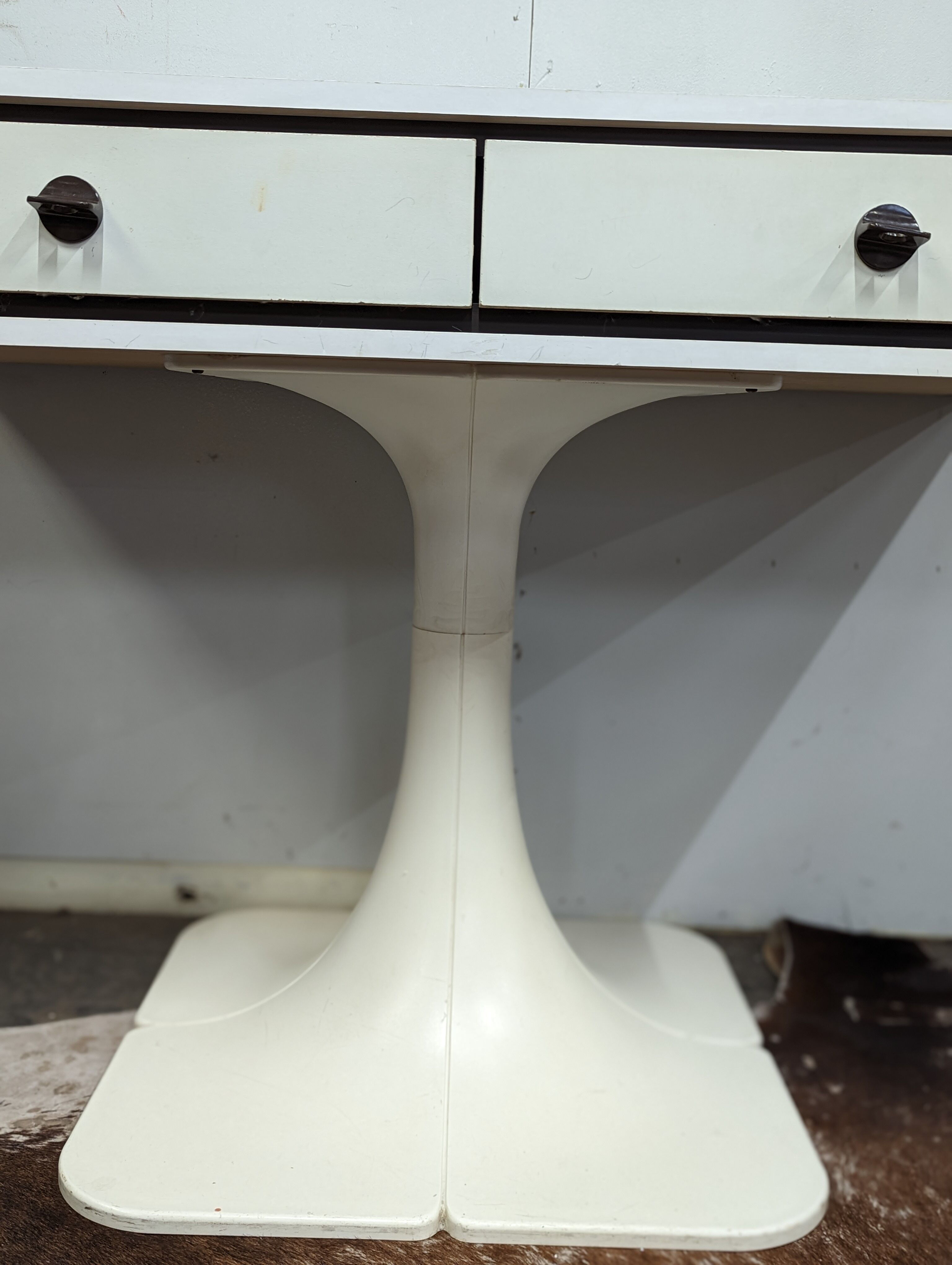 Dressing table foot tulip 70s