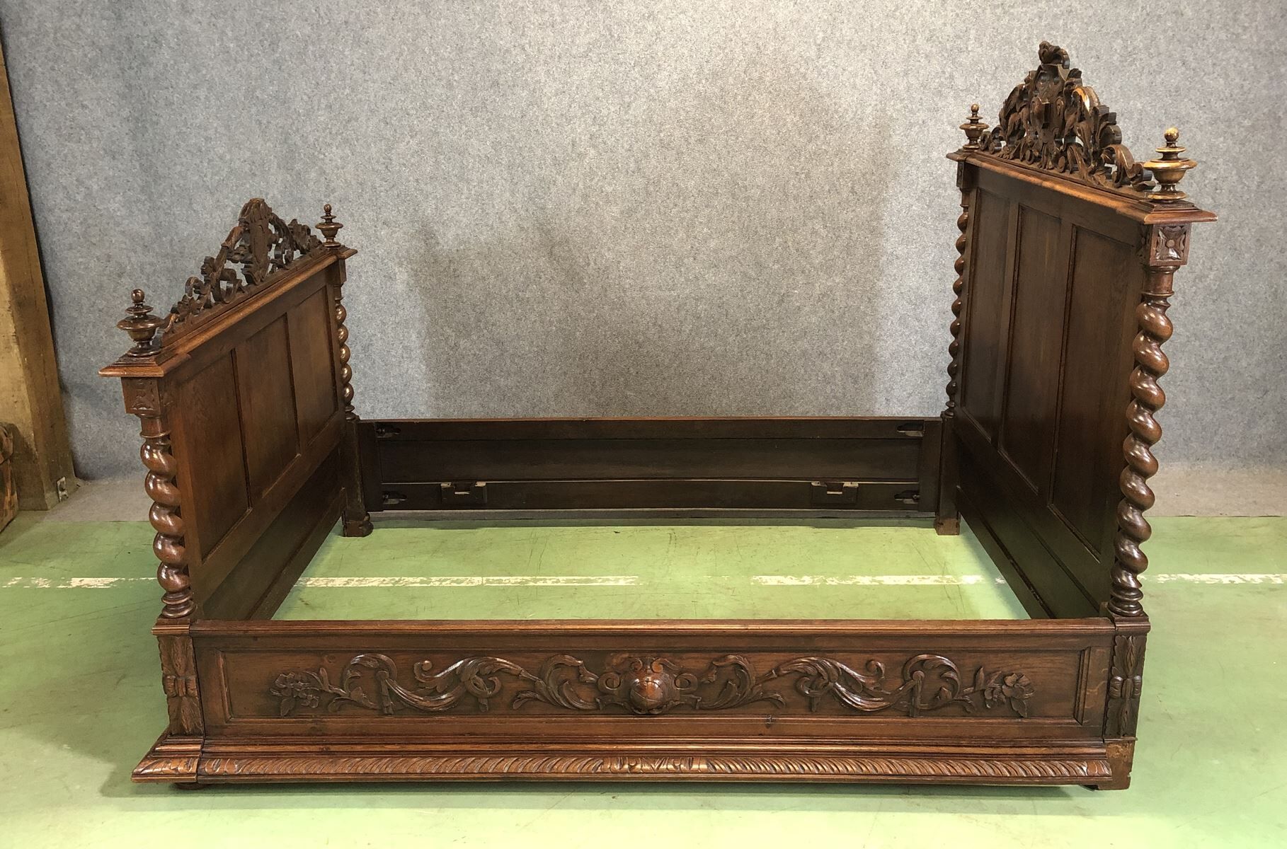 Henry II oak bed - early 20th