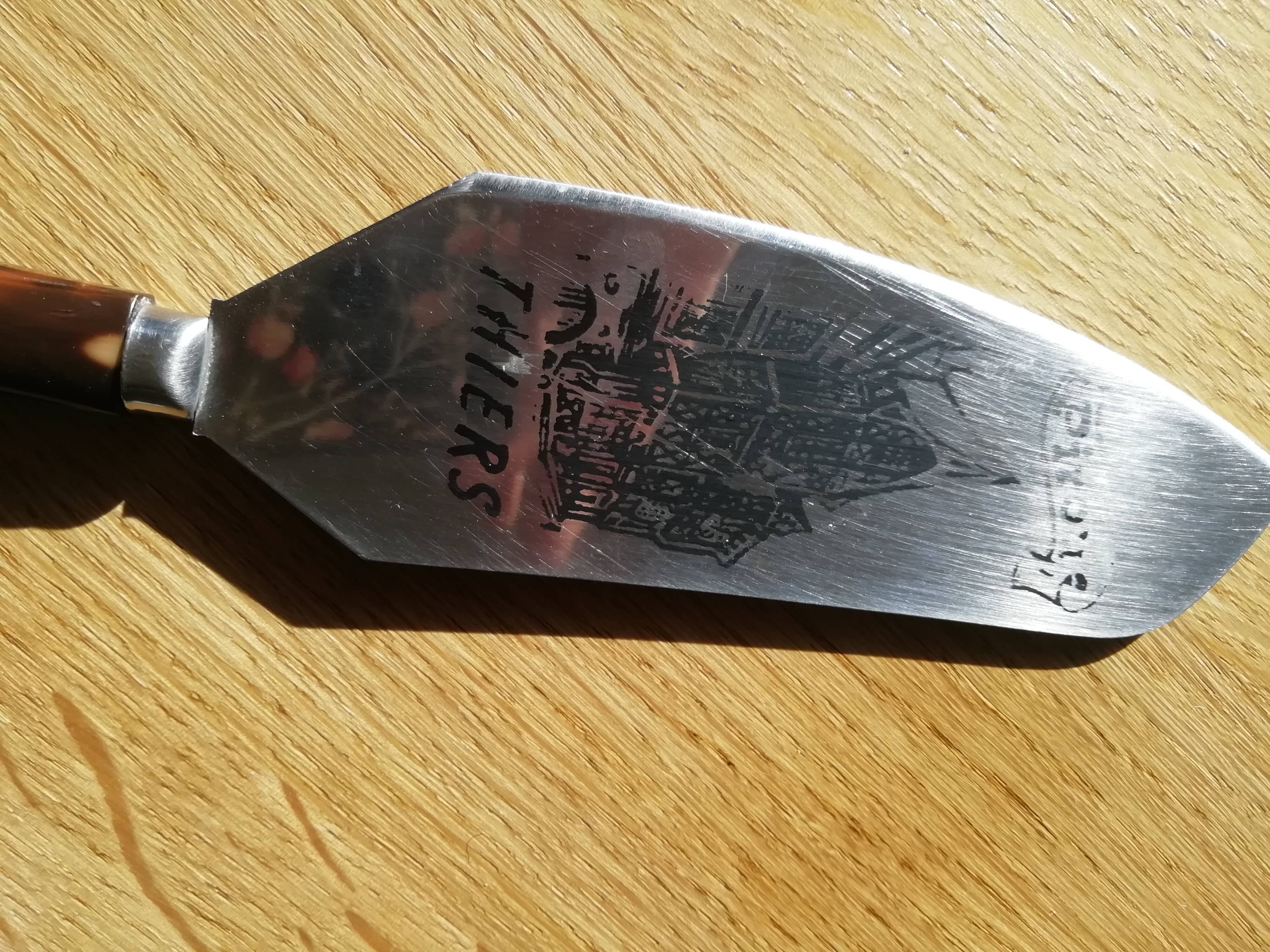 Horn edgout pie shovel