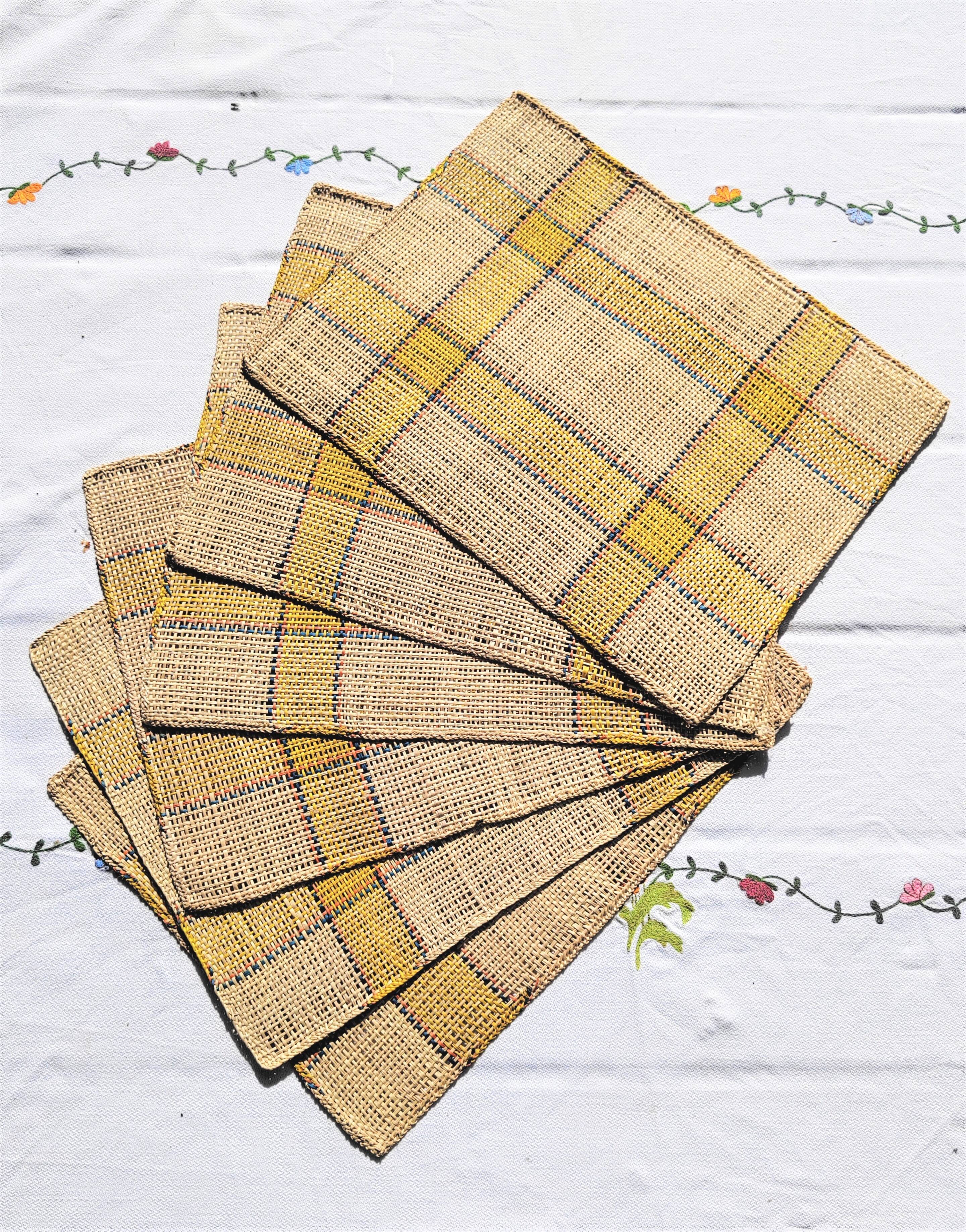 Suite of 6 placemats in woven raffia 70s
