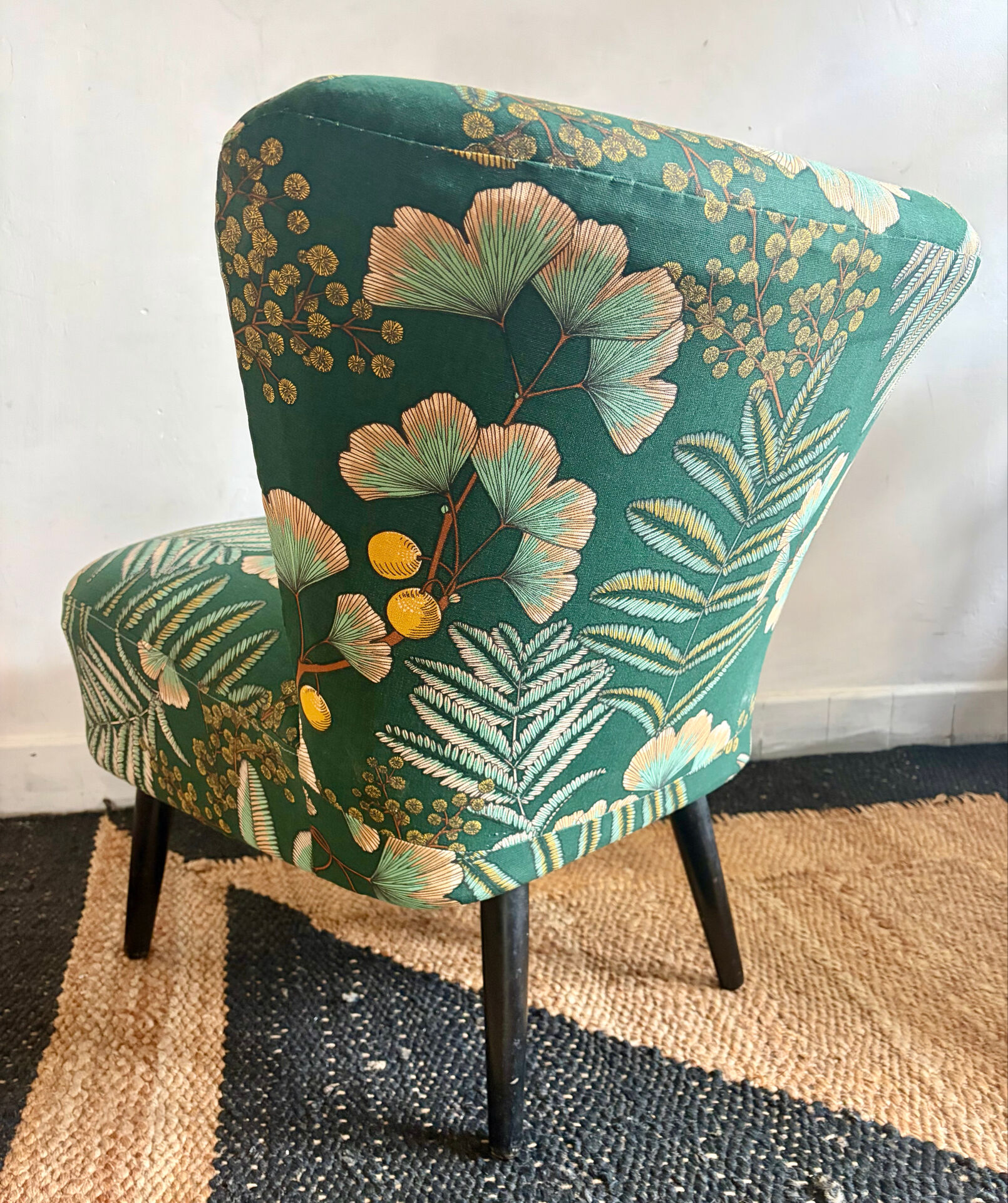 Cocktail chair