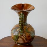 Vase sculpté, forme de cruche