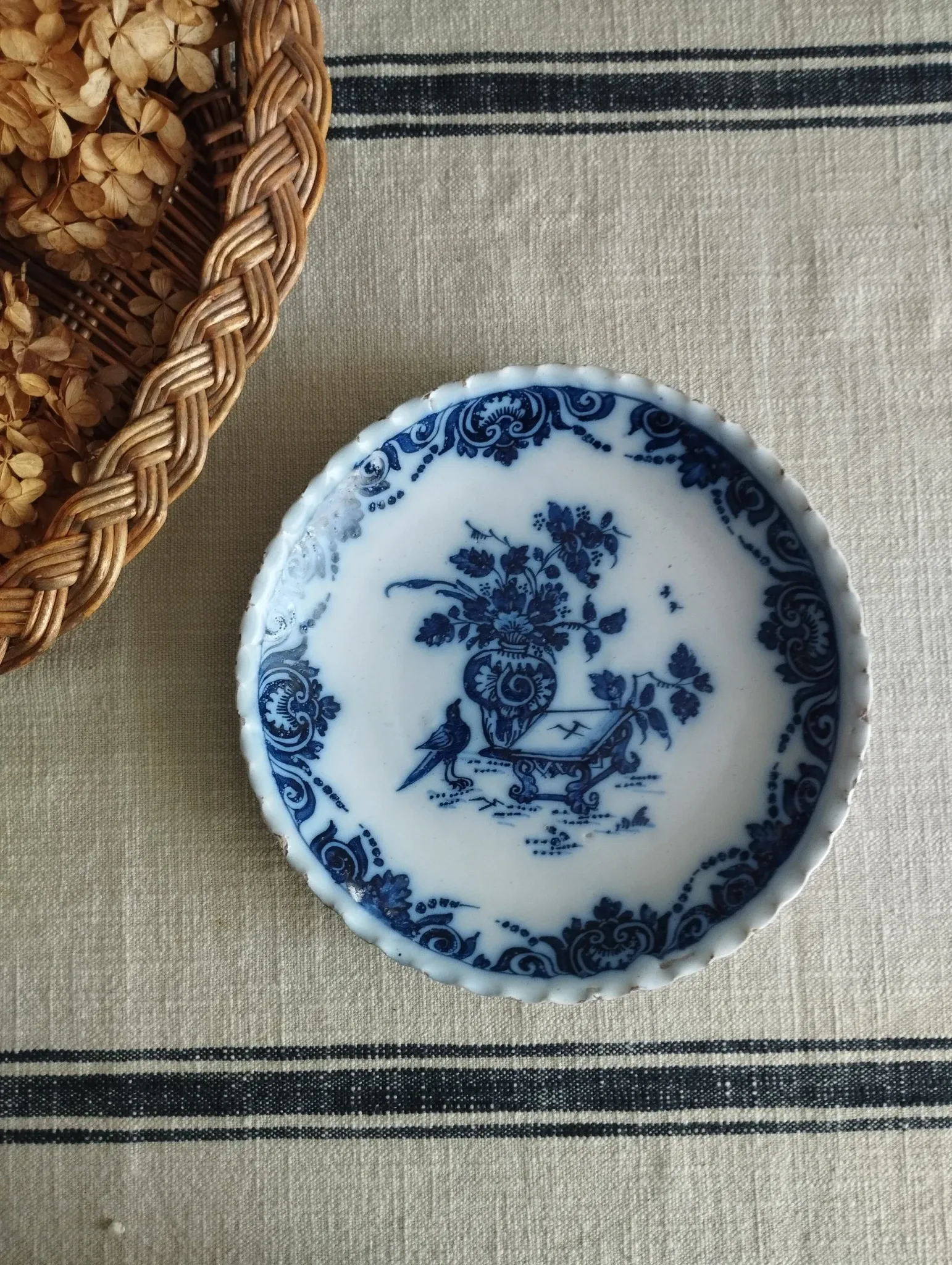 Ancienne assiette décorative en faïence Hollande XVIIIe
