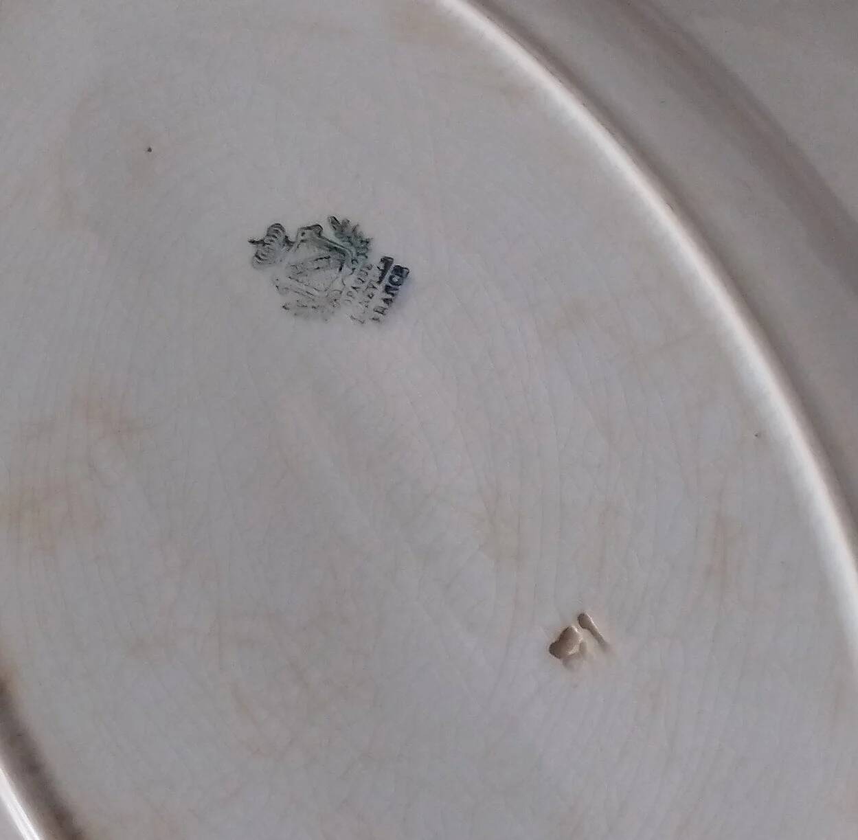 Très grand plat ovale en porcelaine opaque de Lunéville 1880-1900