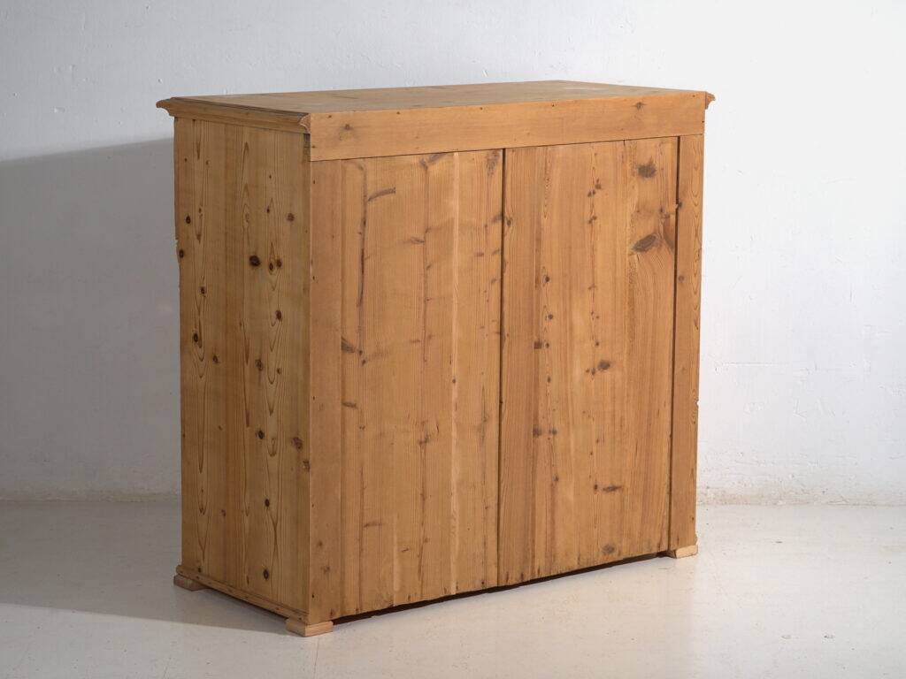 Central European high chest of drawers with four washed pine drawers – Central Europe, around 1900
