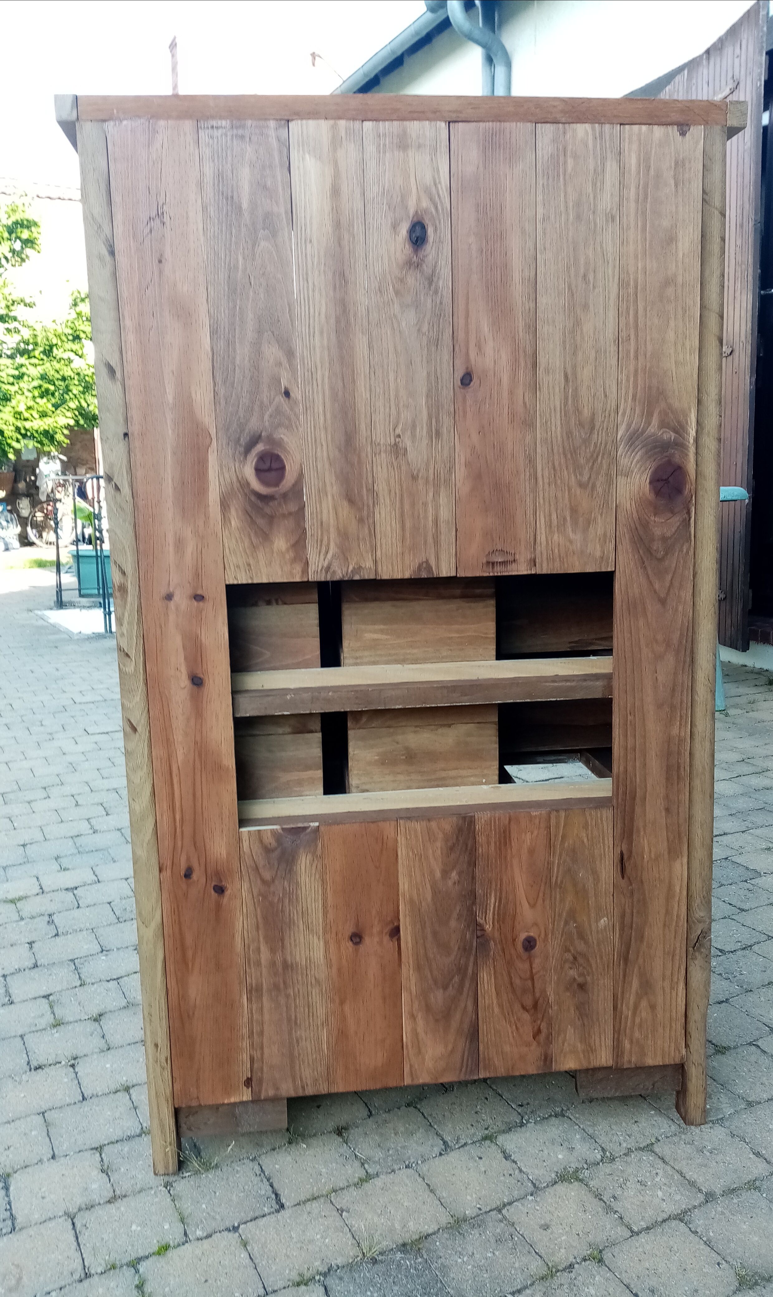 Storage cabinet