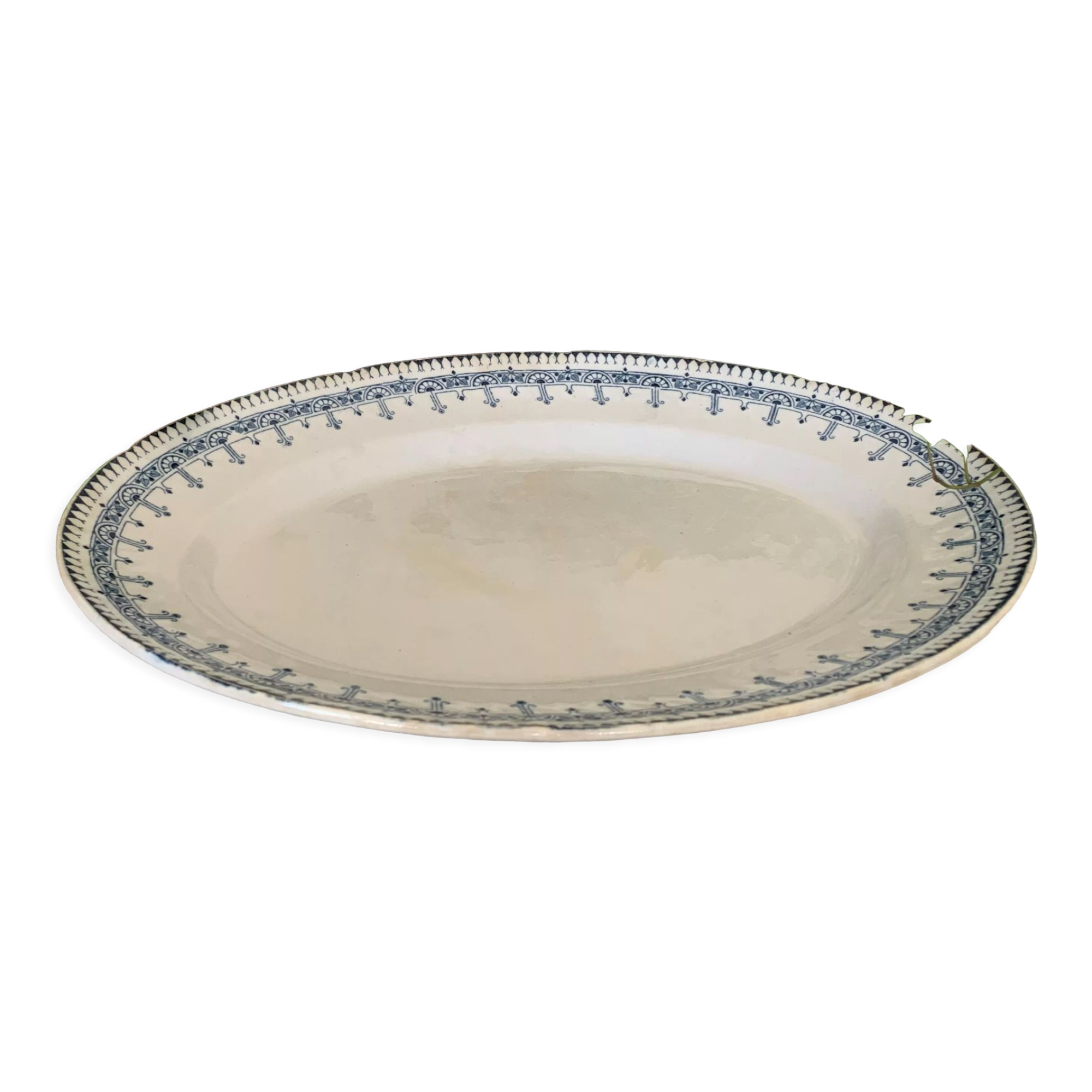 Old oval dish in earthenware by Gien, Byzantium model