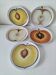 5 assiettes à dessert peintes à la main, décor fruits stylisés