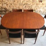 Table à manger scandinave et 6 chaises
