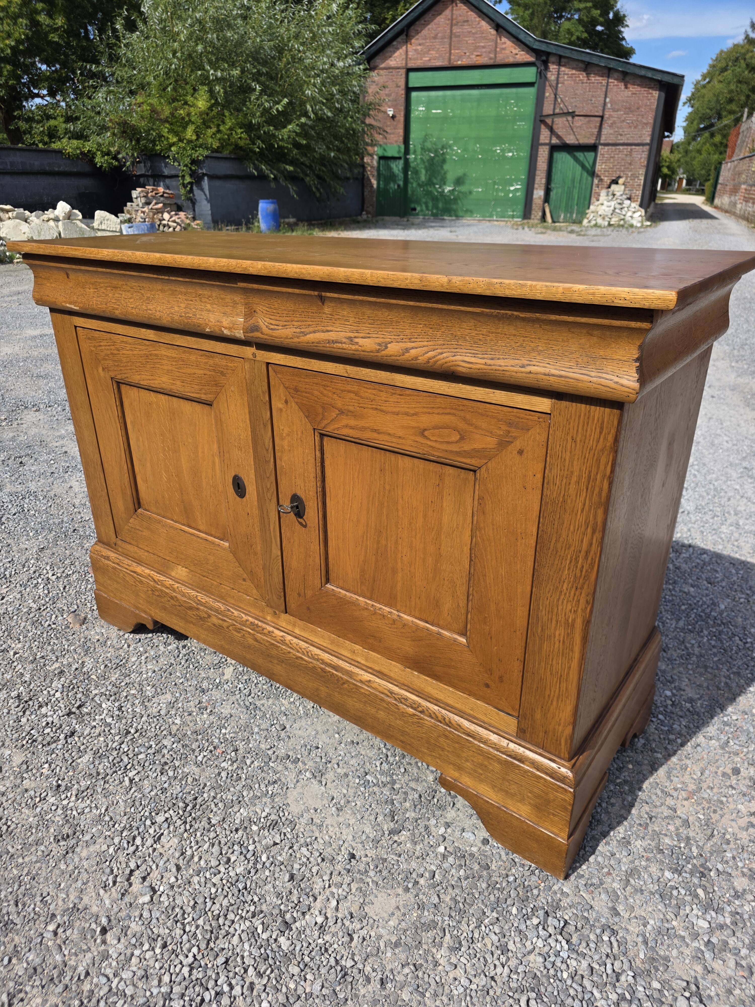 Louis Philippe buffet in solid oak.
