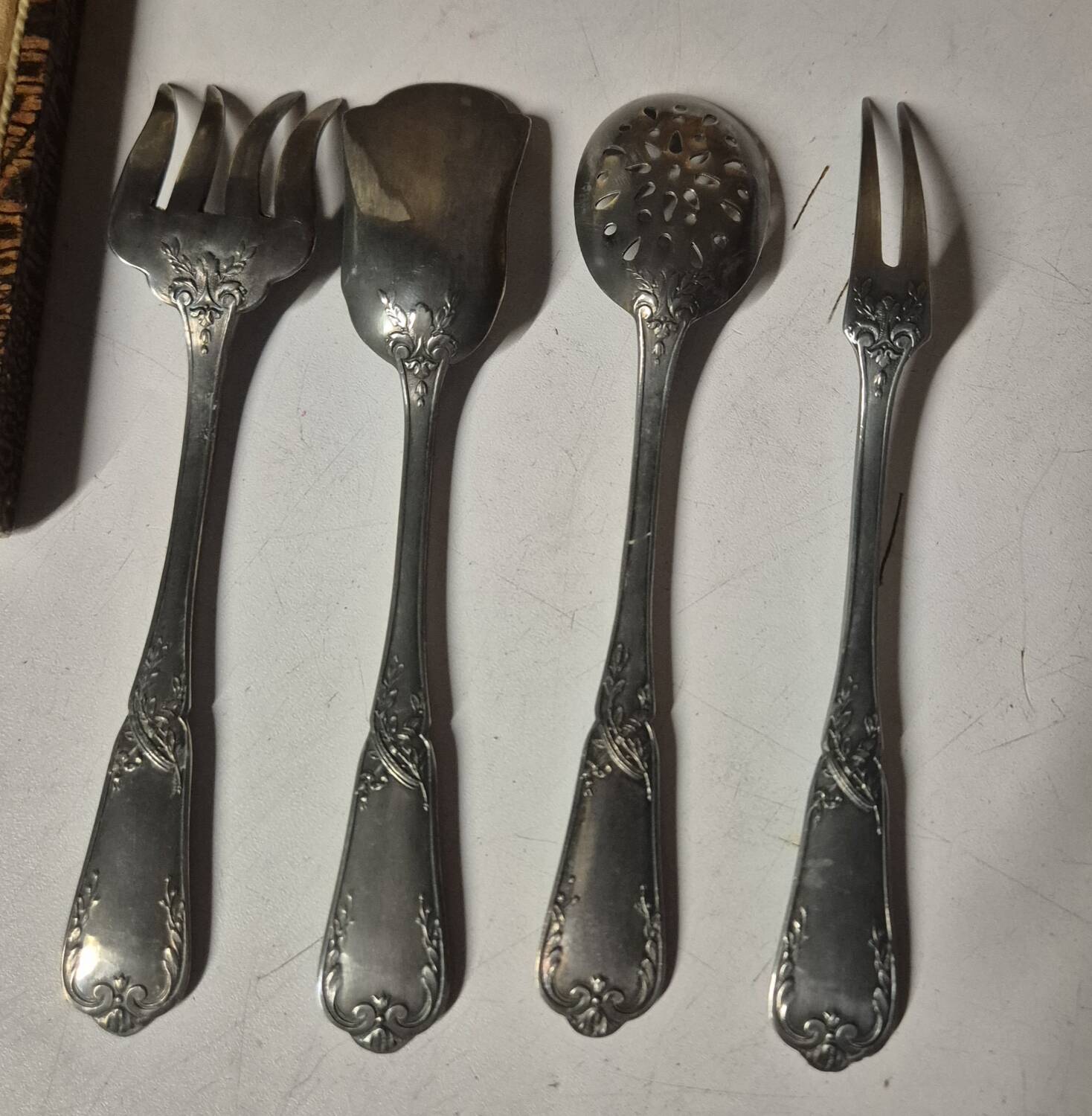 Set of 4 vintage silver-plated serving cutlery + box