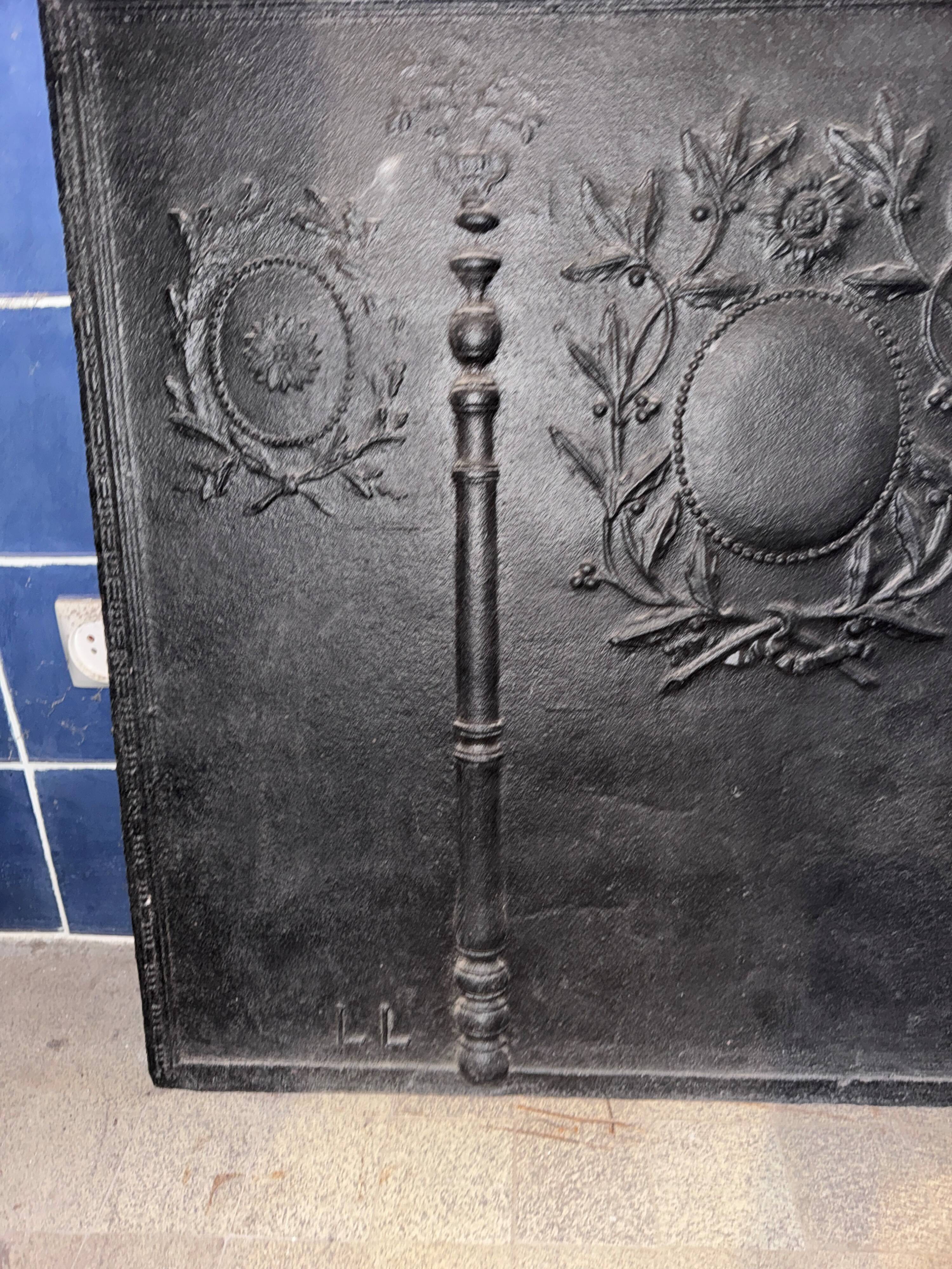 Antique Empire Directoire fireplace plaque circa 1800 cast iron with revolutionary decoration.