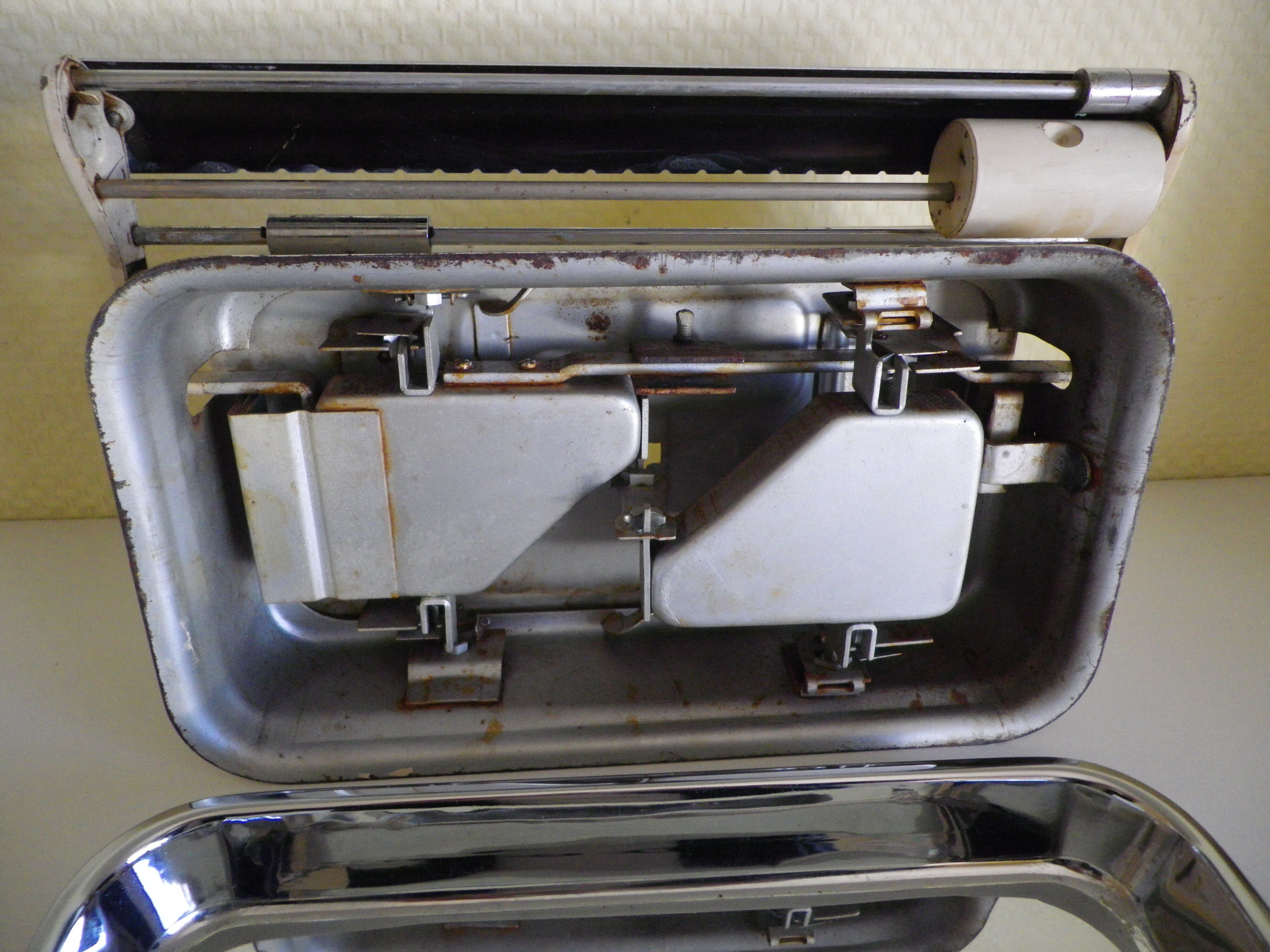 Old metal and chrome metal balance - Krups brand - 1960s