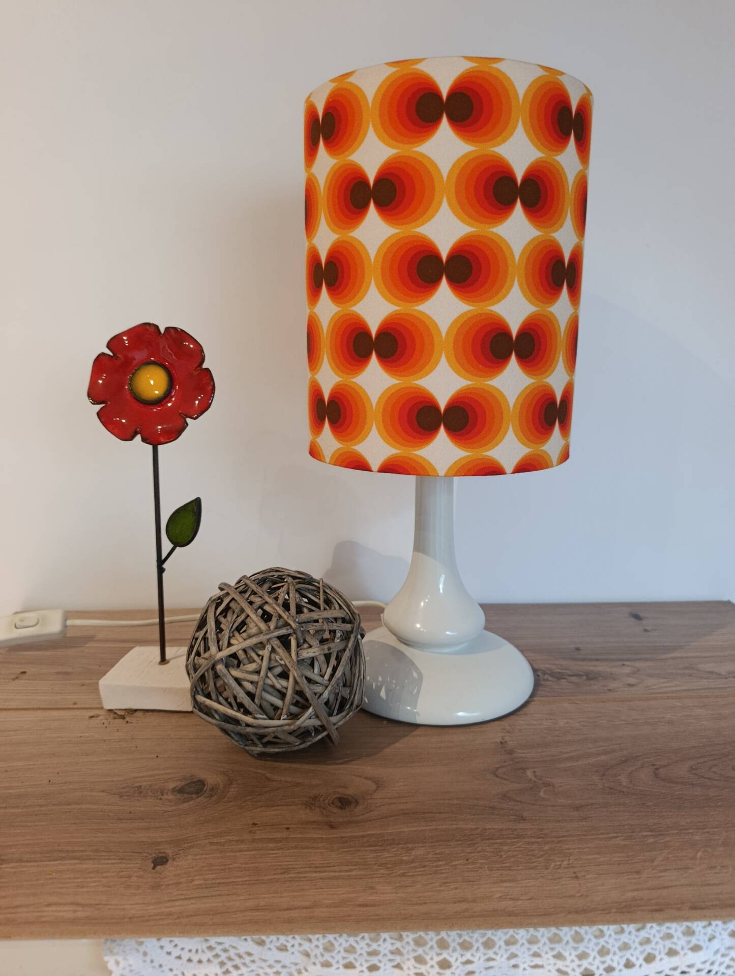 Table lamp in a seventies style | orange psychedelic round lampshade