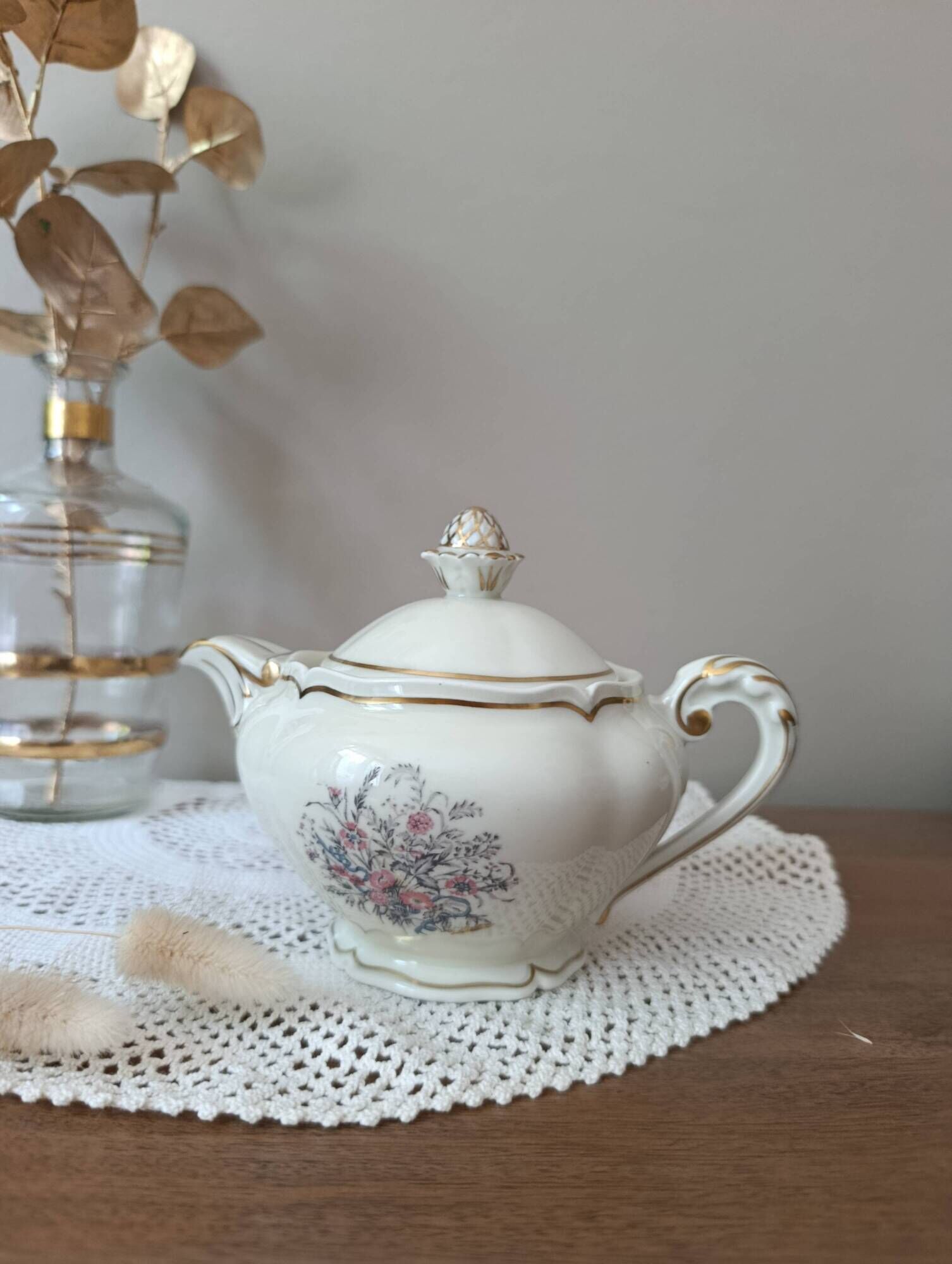 Porcelain teapot with floral and gold decoration, Old Royal Manufacture