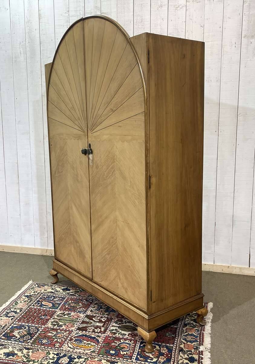 Penderie anglaise art déco en noyer des années 1930