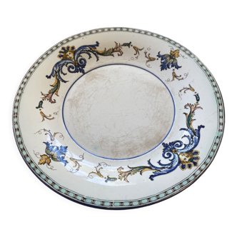 Ceramic dish of Gien Renaissance