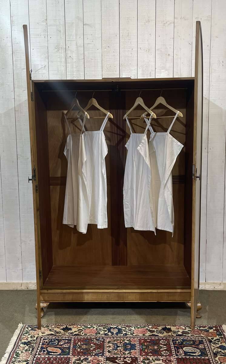 Penderie anglaise art déco en noyer des années 1930