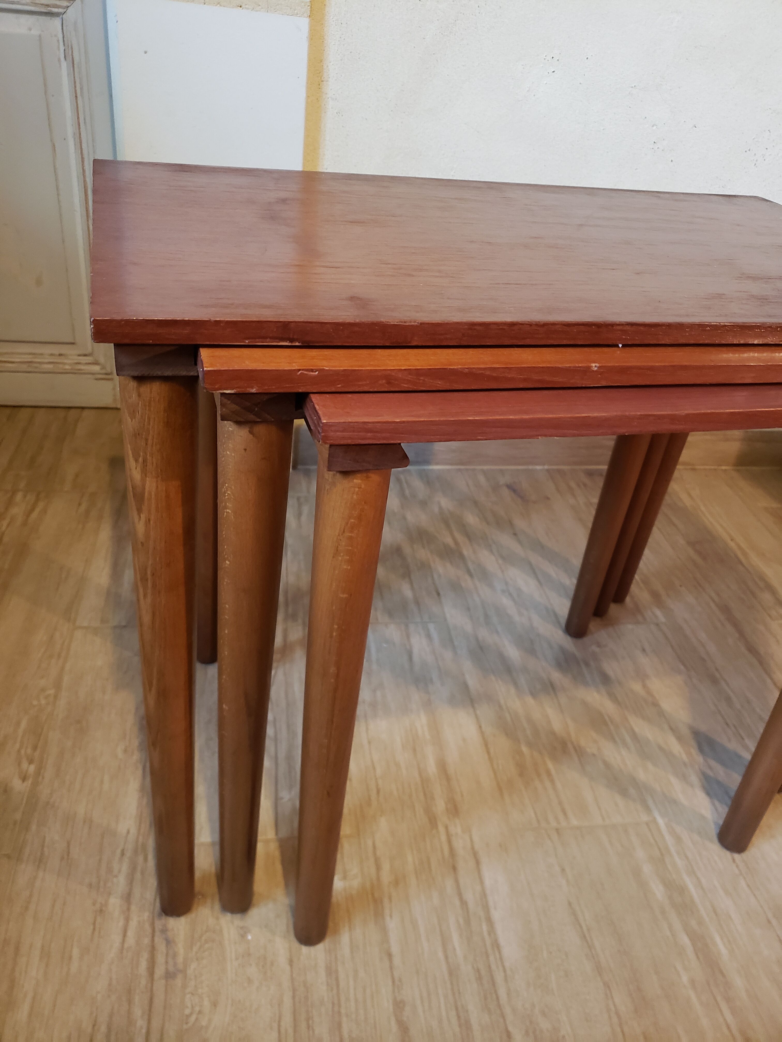 Scandinavian vintage gigognes tables