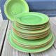 3 assiettes plates vertes