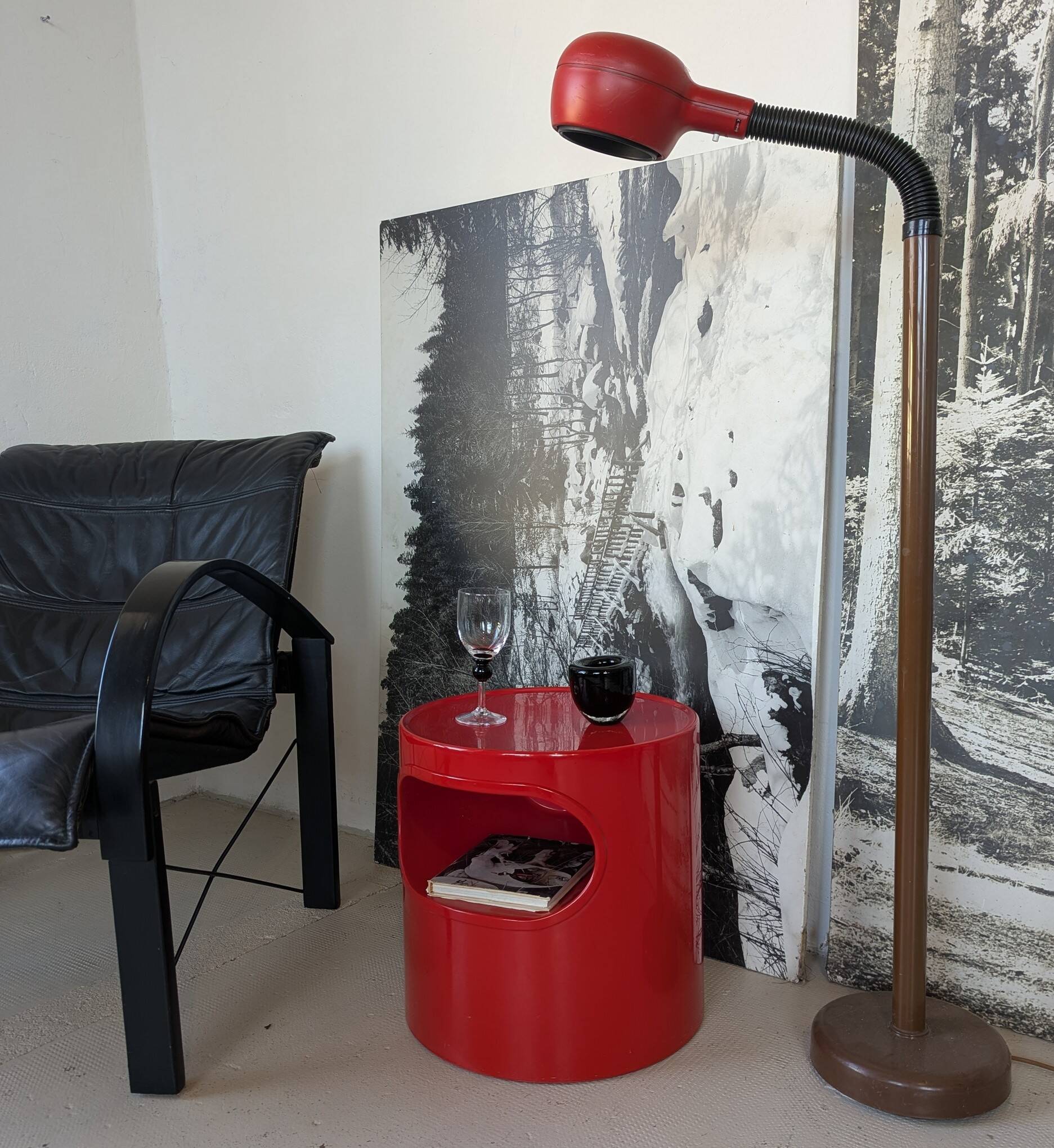 Side table, red bedside table Artemide Giano Giano by Emma Gismondi.