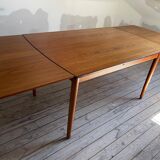 Scandinavian table in tack