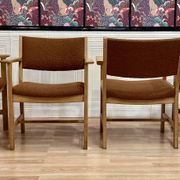 SUITE DE 4 FAUTEUILS ESTAMPILLE "HANS WEGNER" 1960.