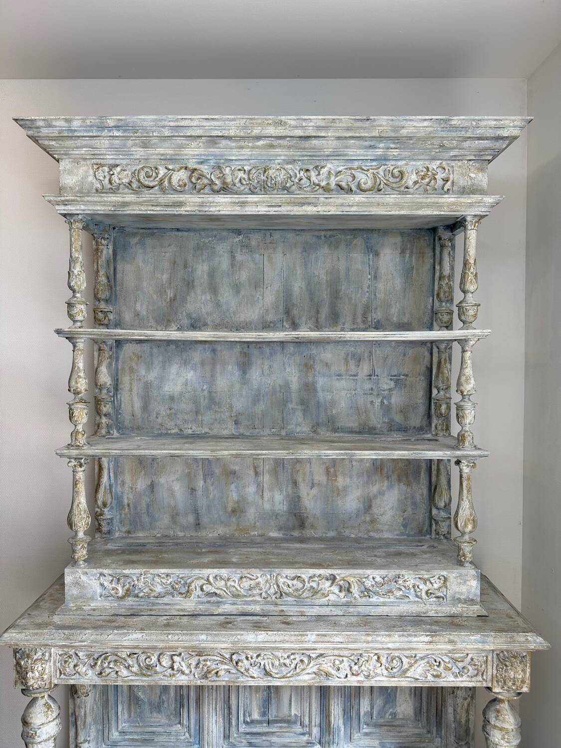 Walnut dresser, 19th century.