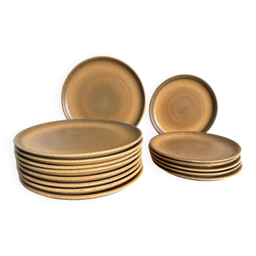 Service of 15 vintage Longchamp plates in stoneware.