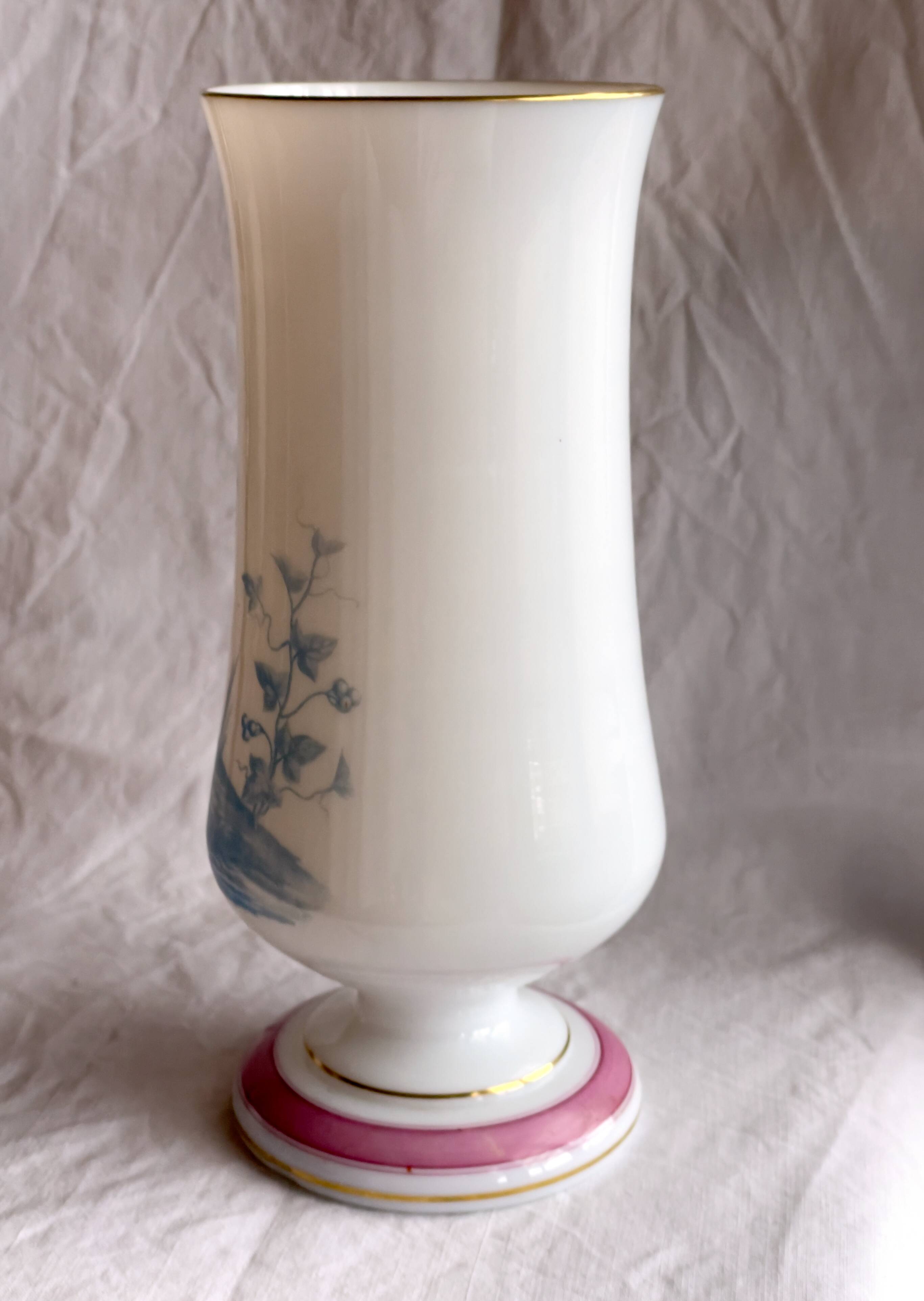 Grand Vase Opaline 19ème Siècle décor à l'antique