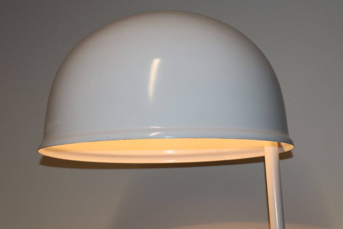 Vintage floor lamp in white lacquered metal, 1970