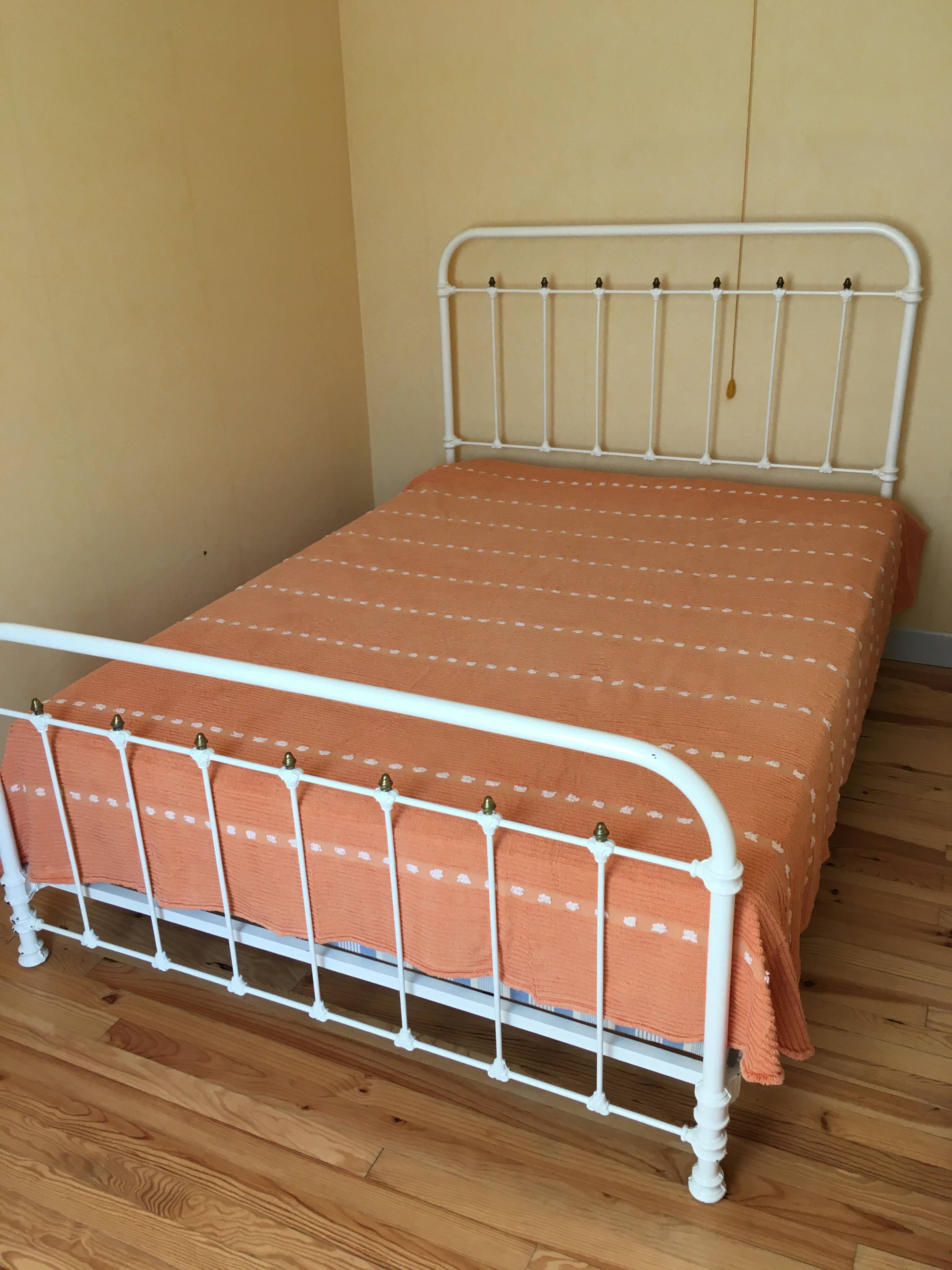 Candelwick plaid bedspread