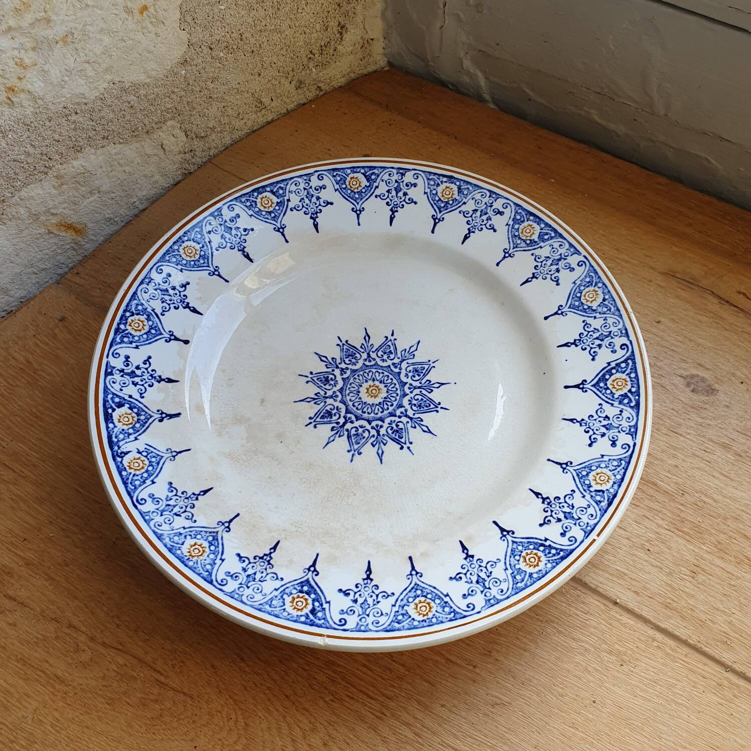 Dish on pedestal Terre de fer