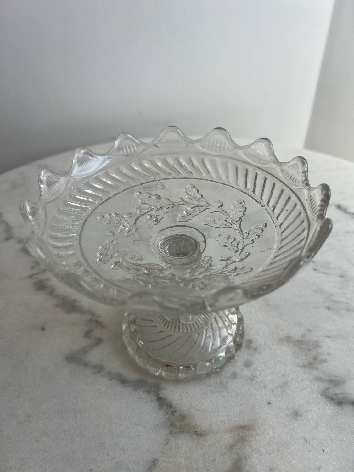 Glass plate with leaf pattern