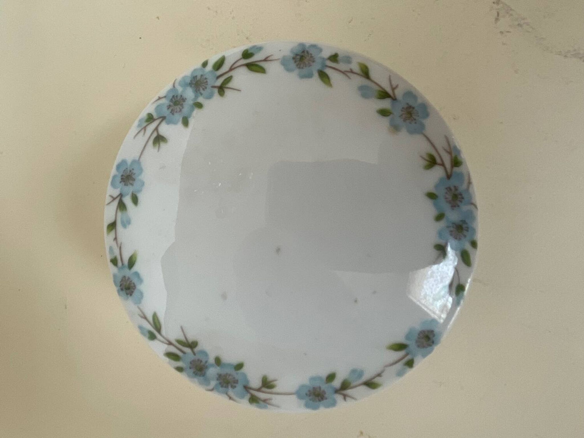 Bonbonnière en porcelaine