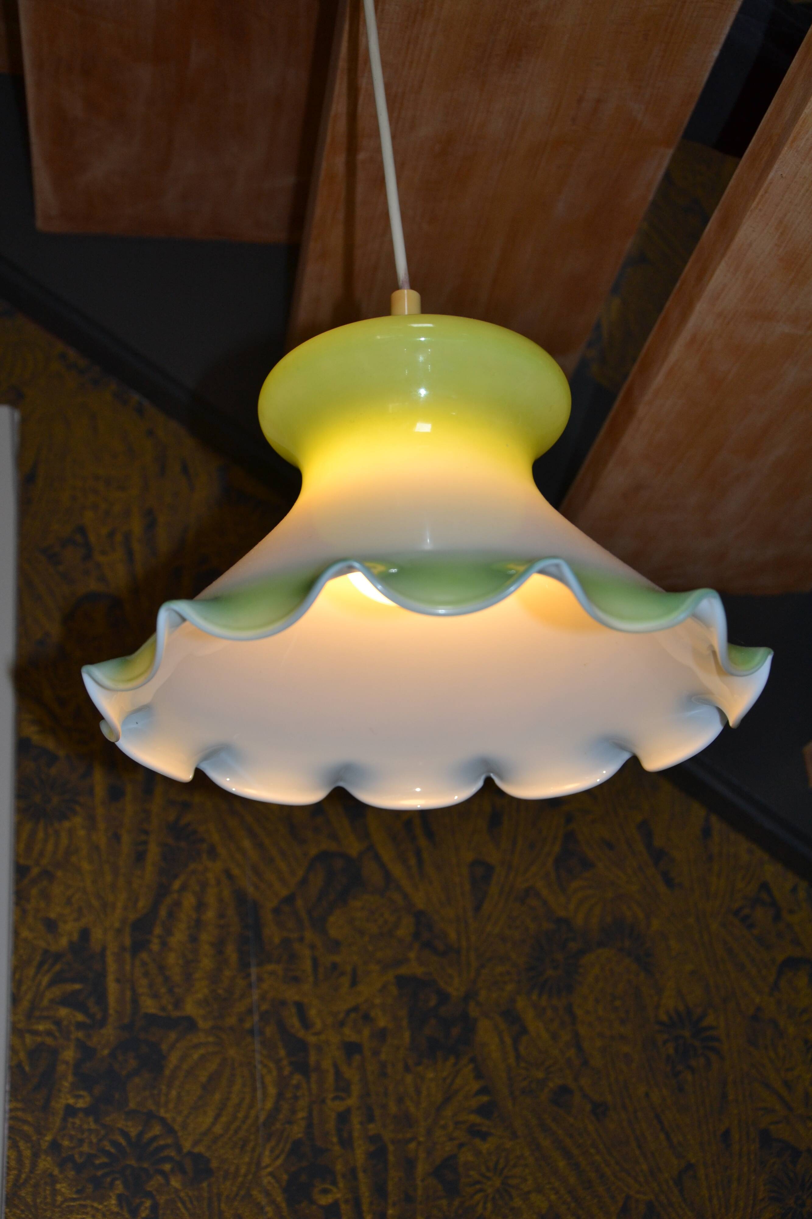 Vintage suspension in green opaline