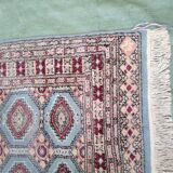 Old handmade wool oriental rug. 190 x 126cm